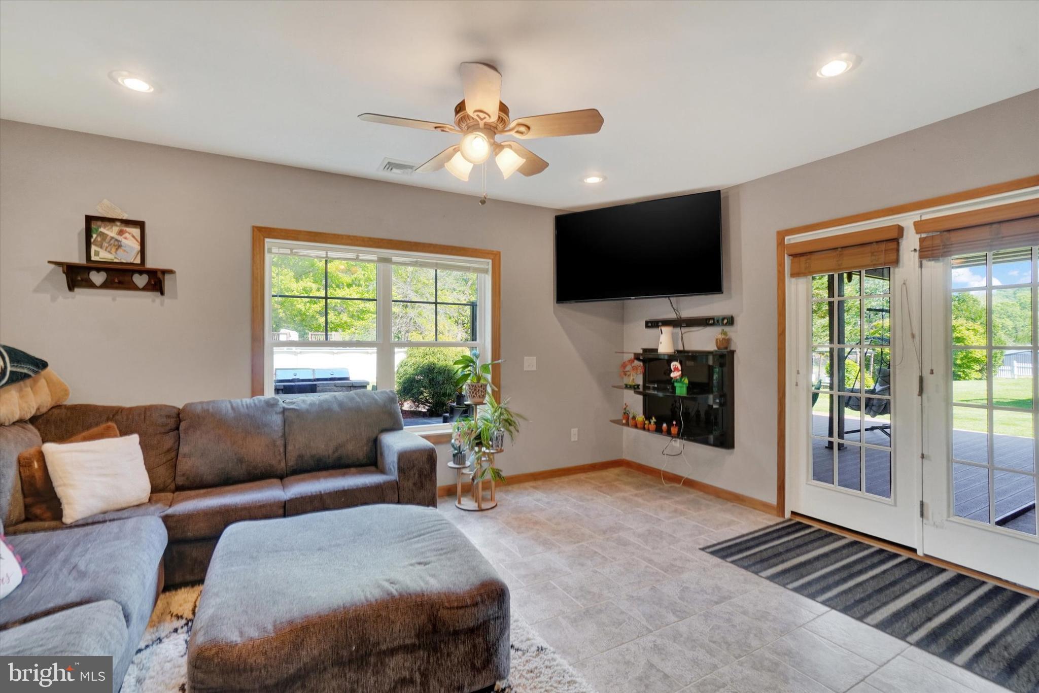 RIVERVIEW - Residential