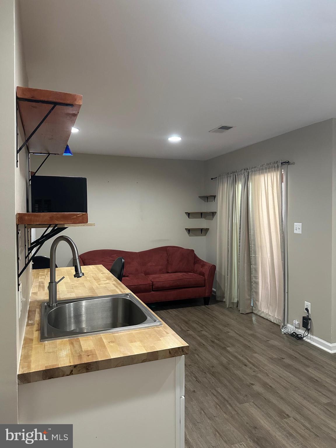 MONTCLAIR MEWS - Residential Lease