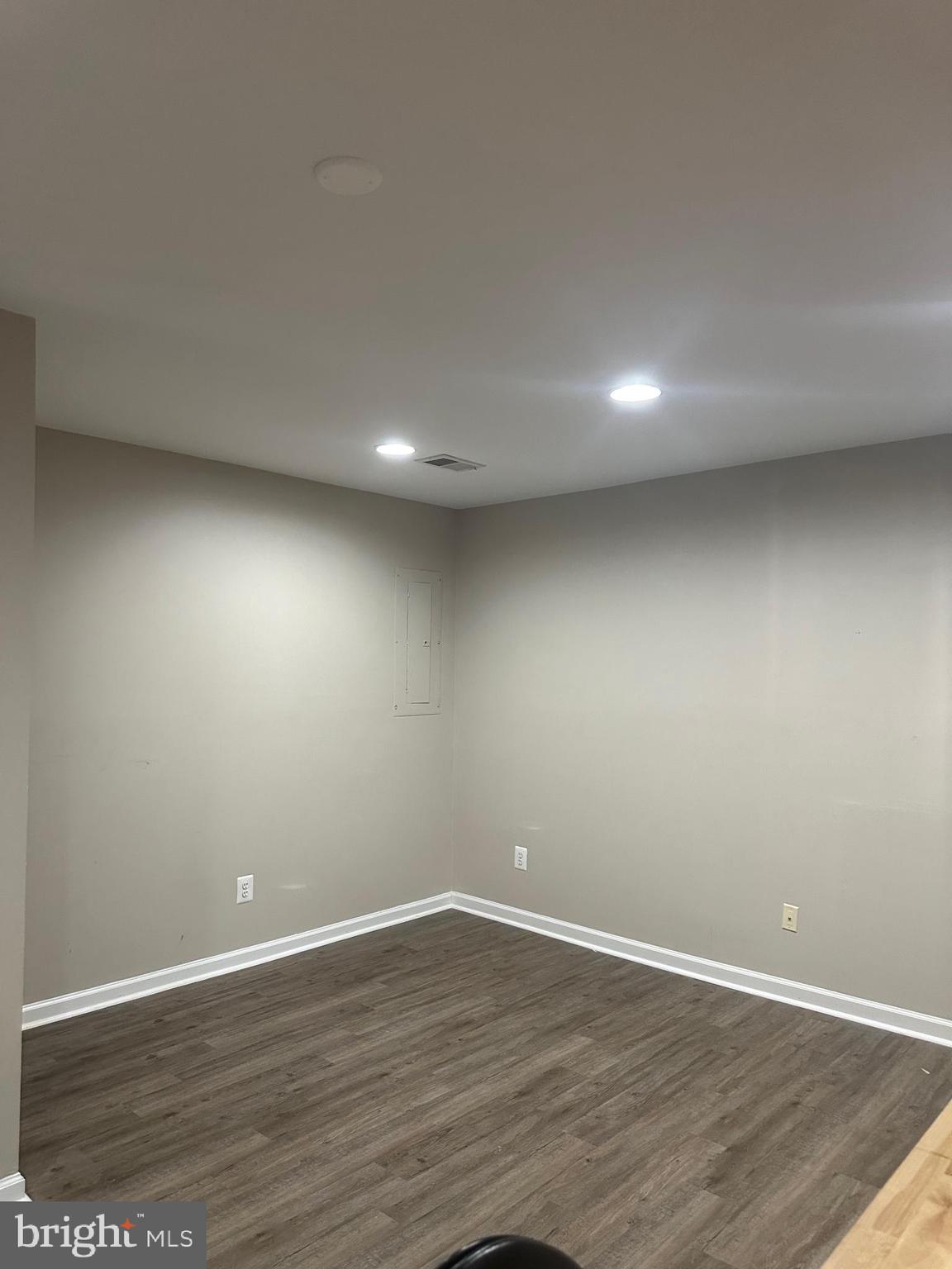 MONTCLAIR MEWS - Residential Lease