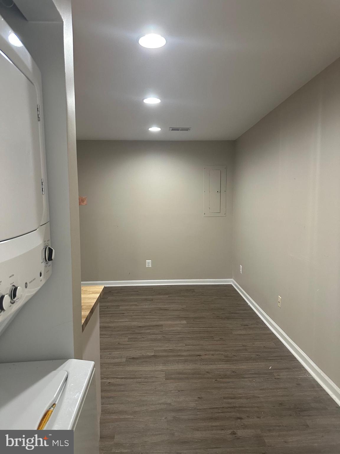 MONTCLAIR MEWS - Residential Lease