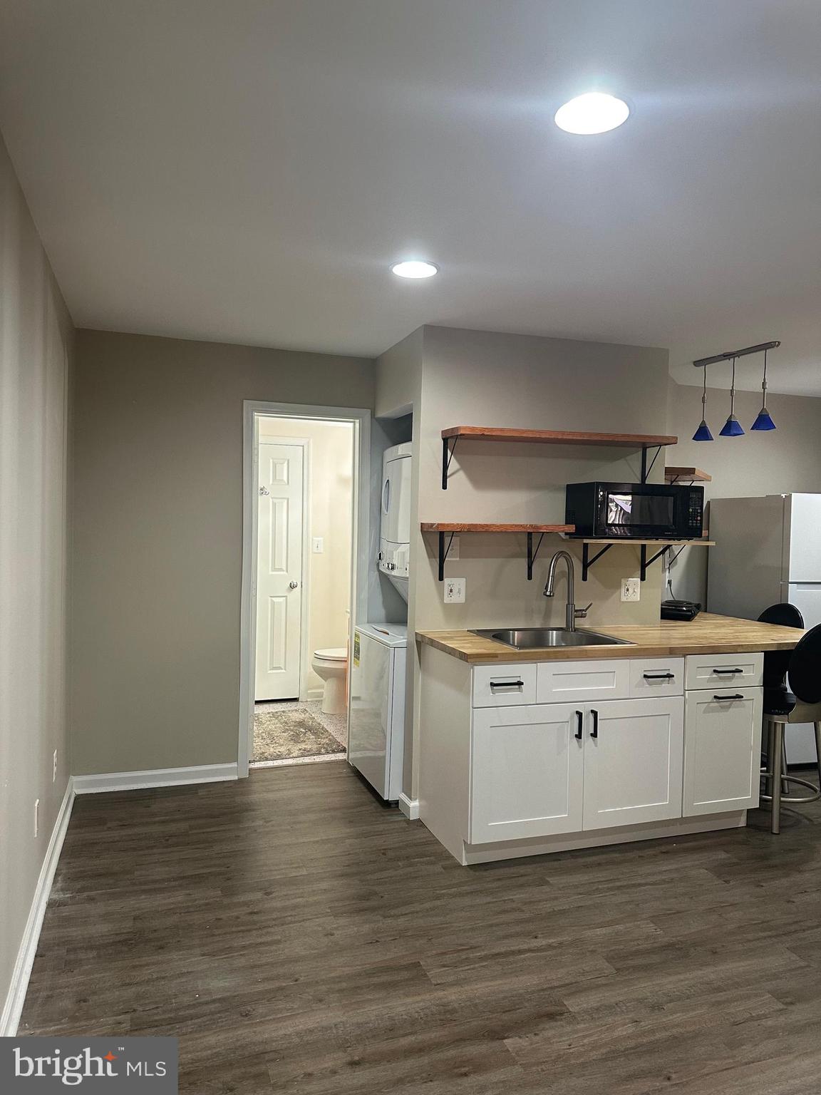 MONTCLAIR MEWS - Residential Lease