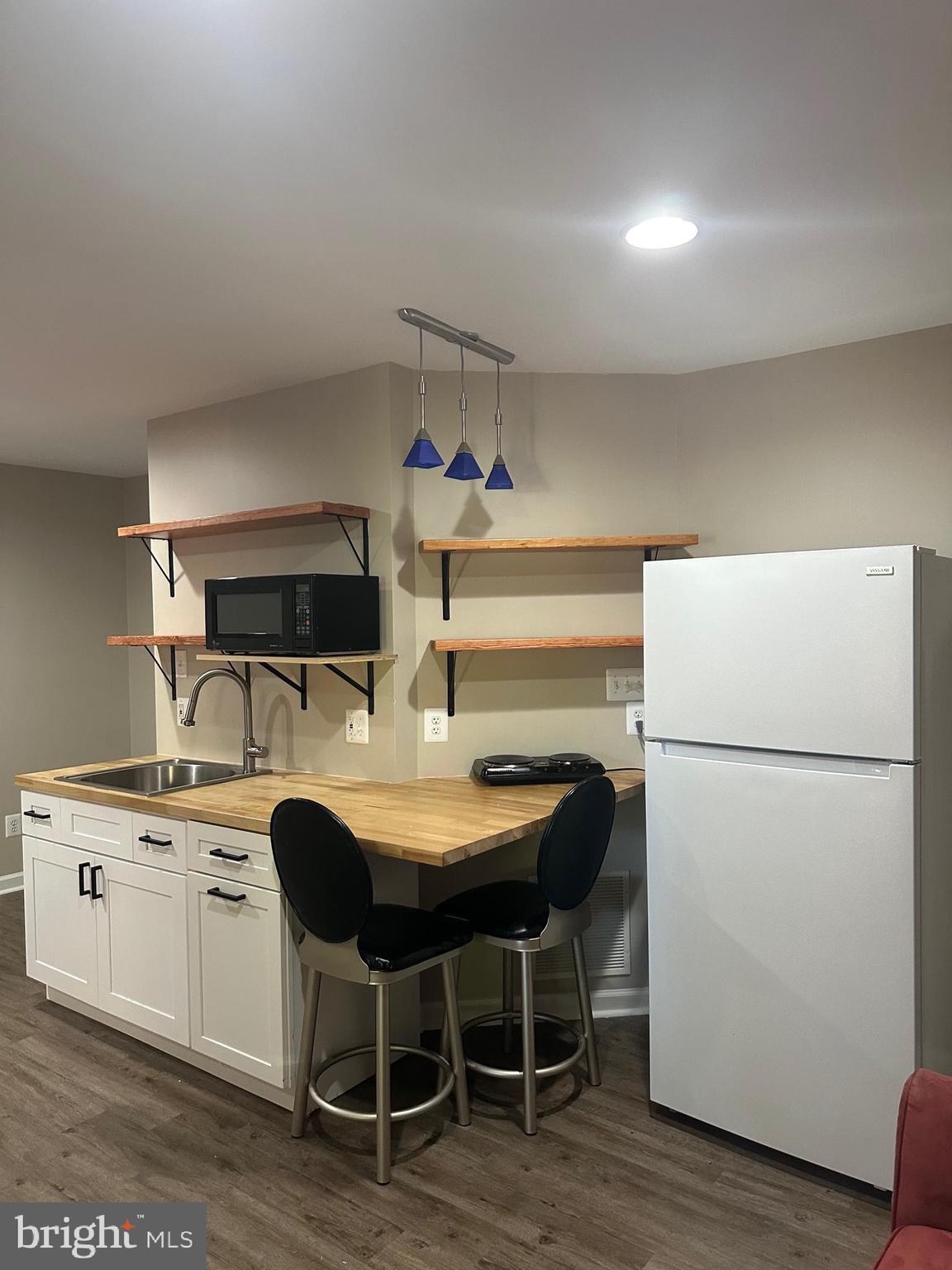 MONTCLAIR MEWS - Residential Lease