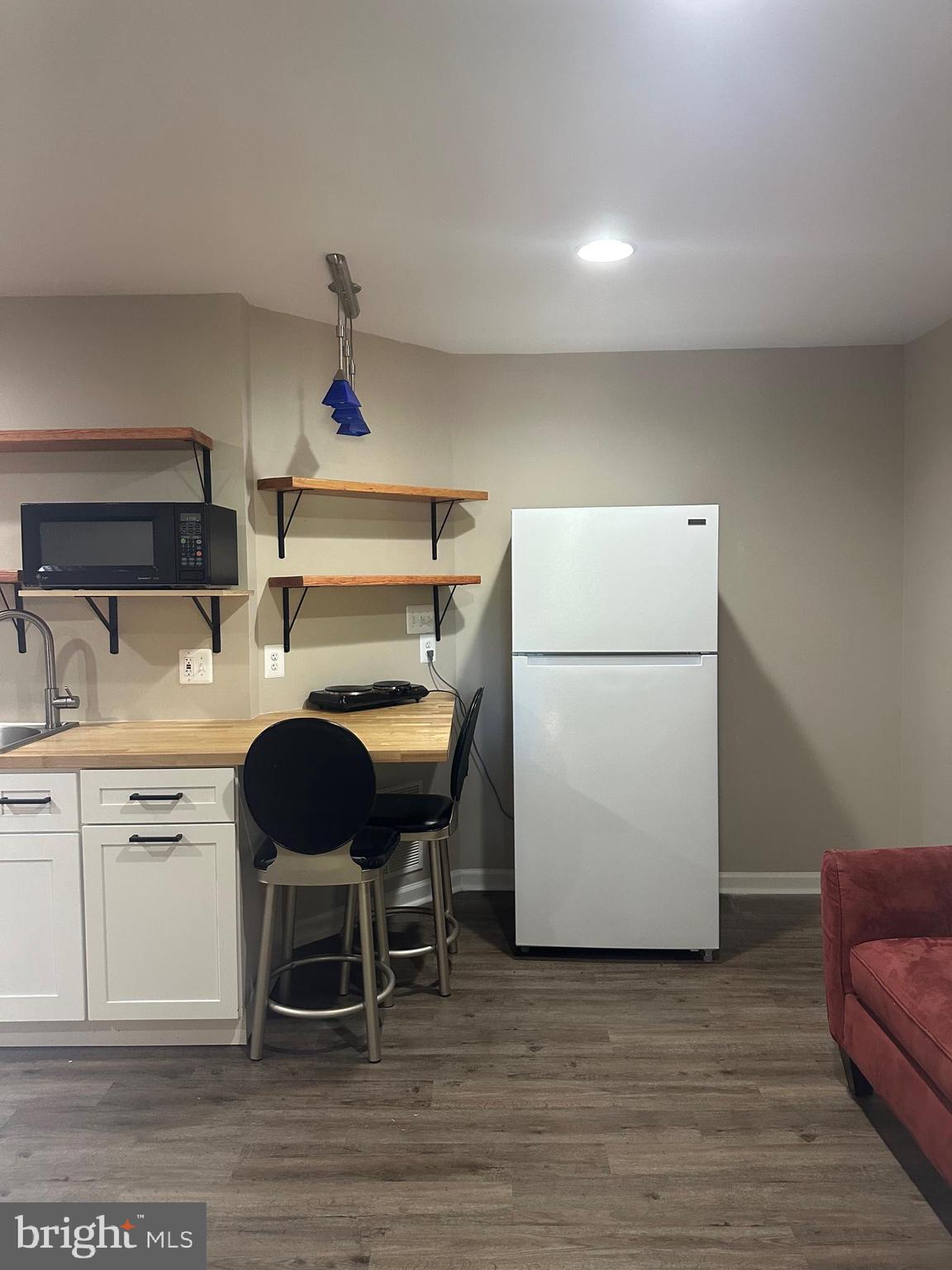 MONTCLAIR MEWS - Residential Lease