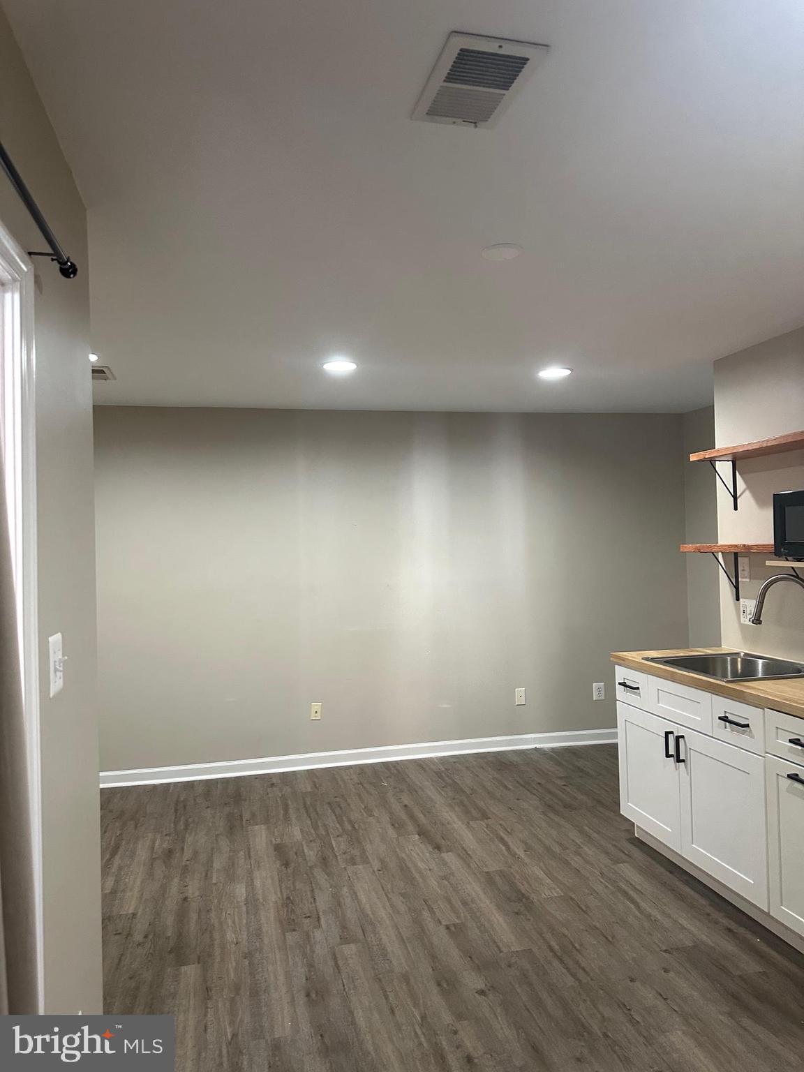 MONTCLAIR MEWS - Residential Lease