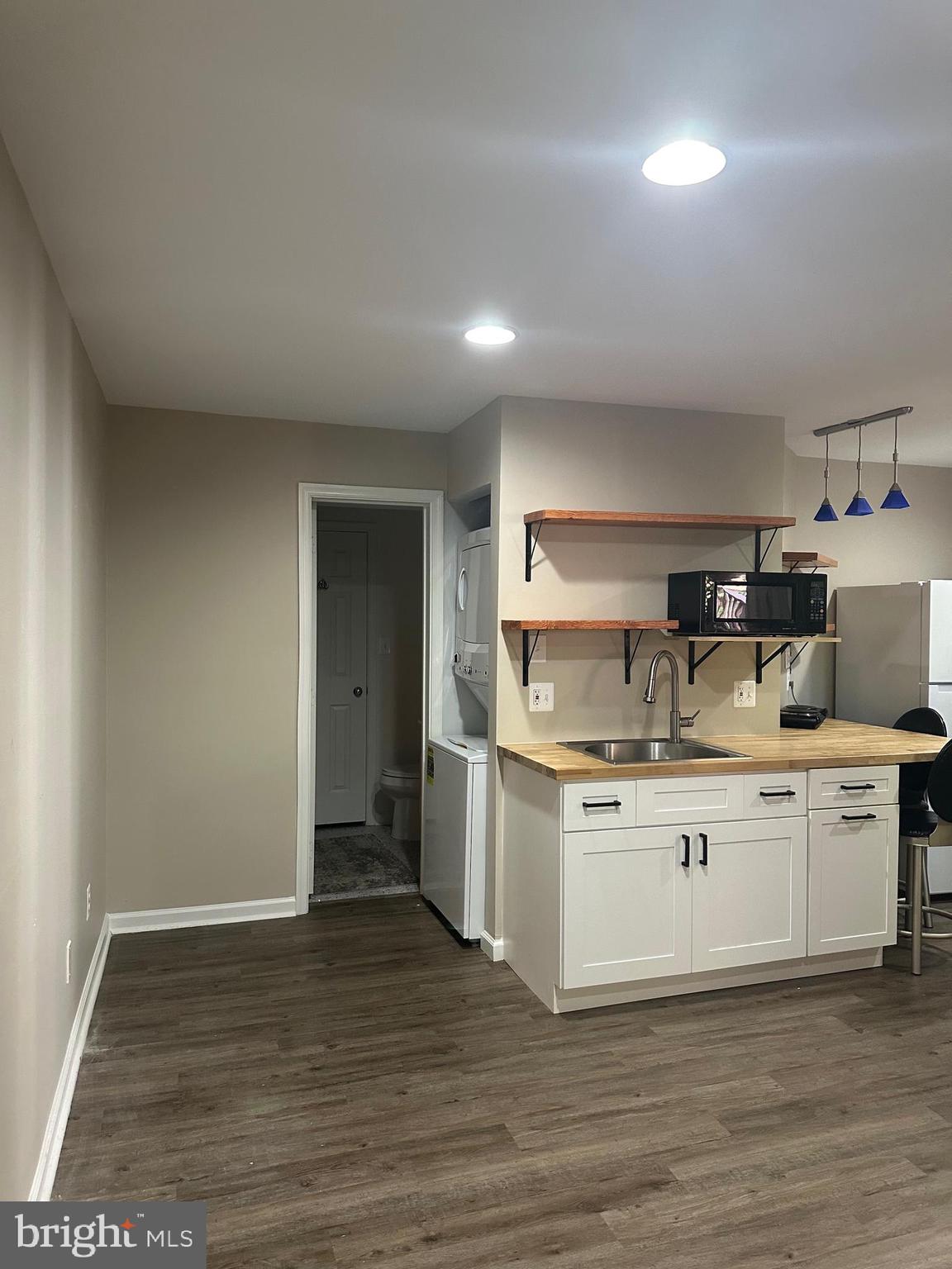 MONTCLAIR MEWS - Residential Lease