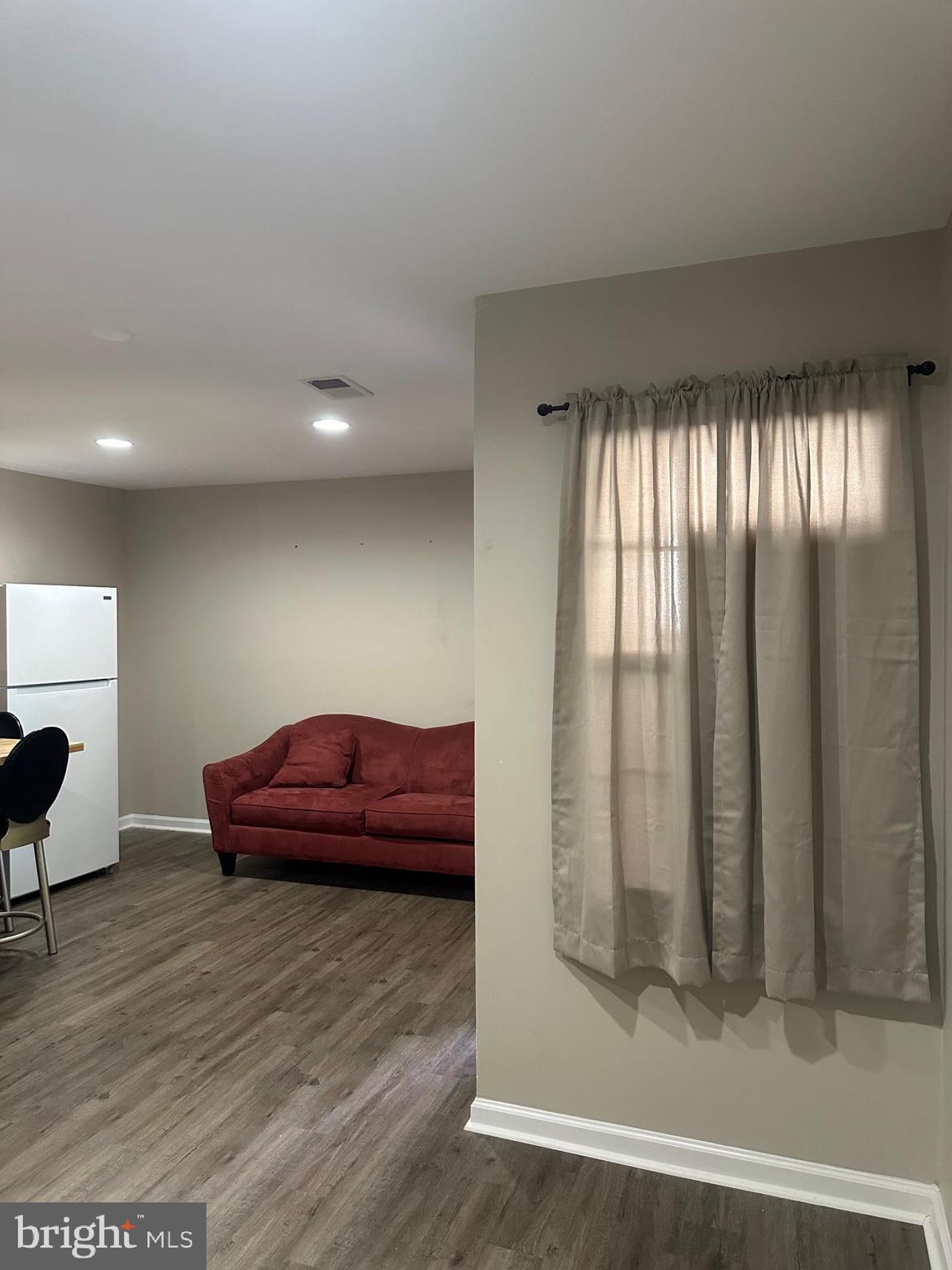 MONTCLAIR MEWS - Residential Lease