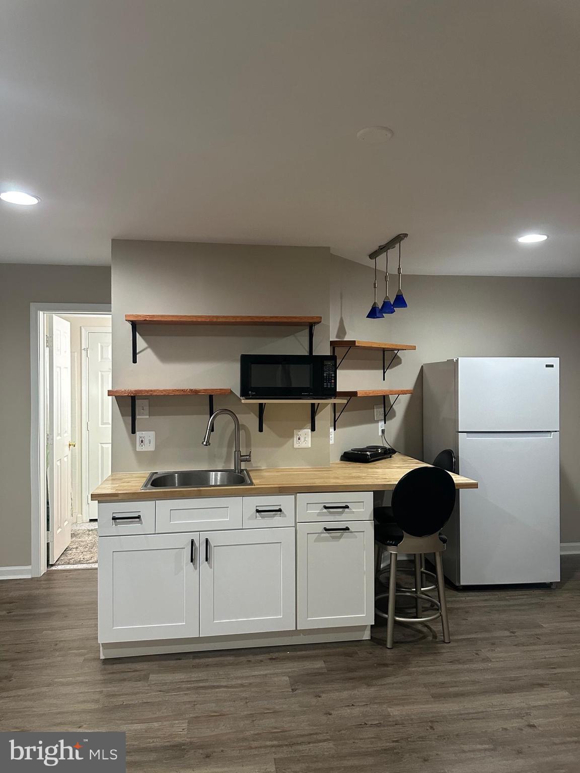 MONTCLAIR MEWS - Residential Lease