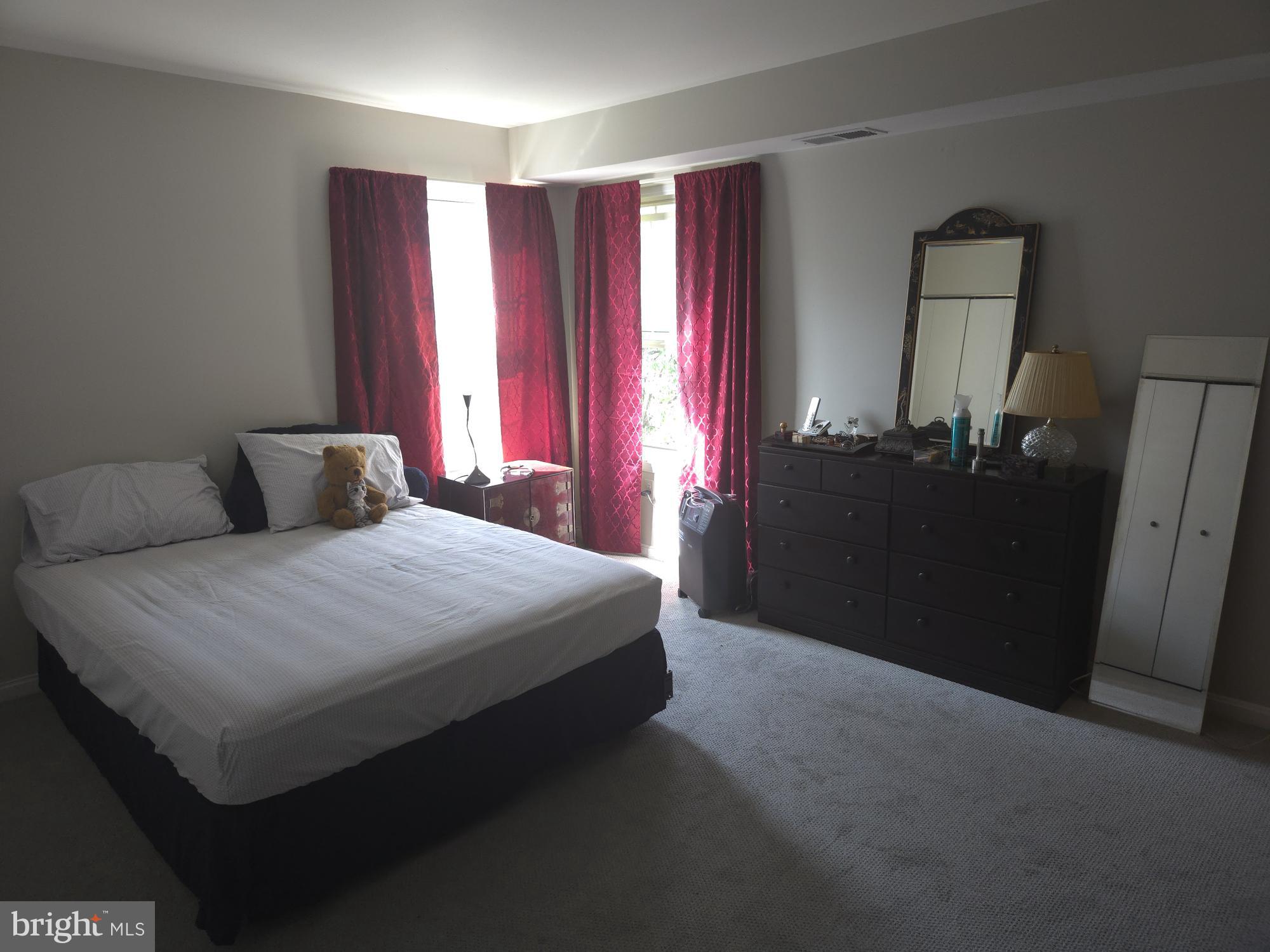 CROMWELL FOUNTAIN - Residential