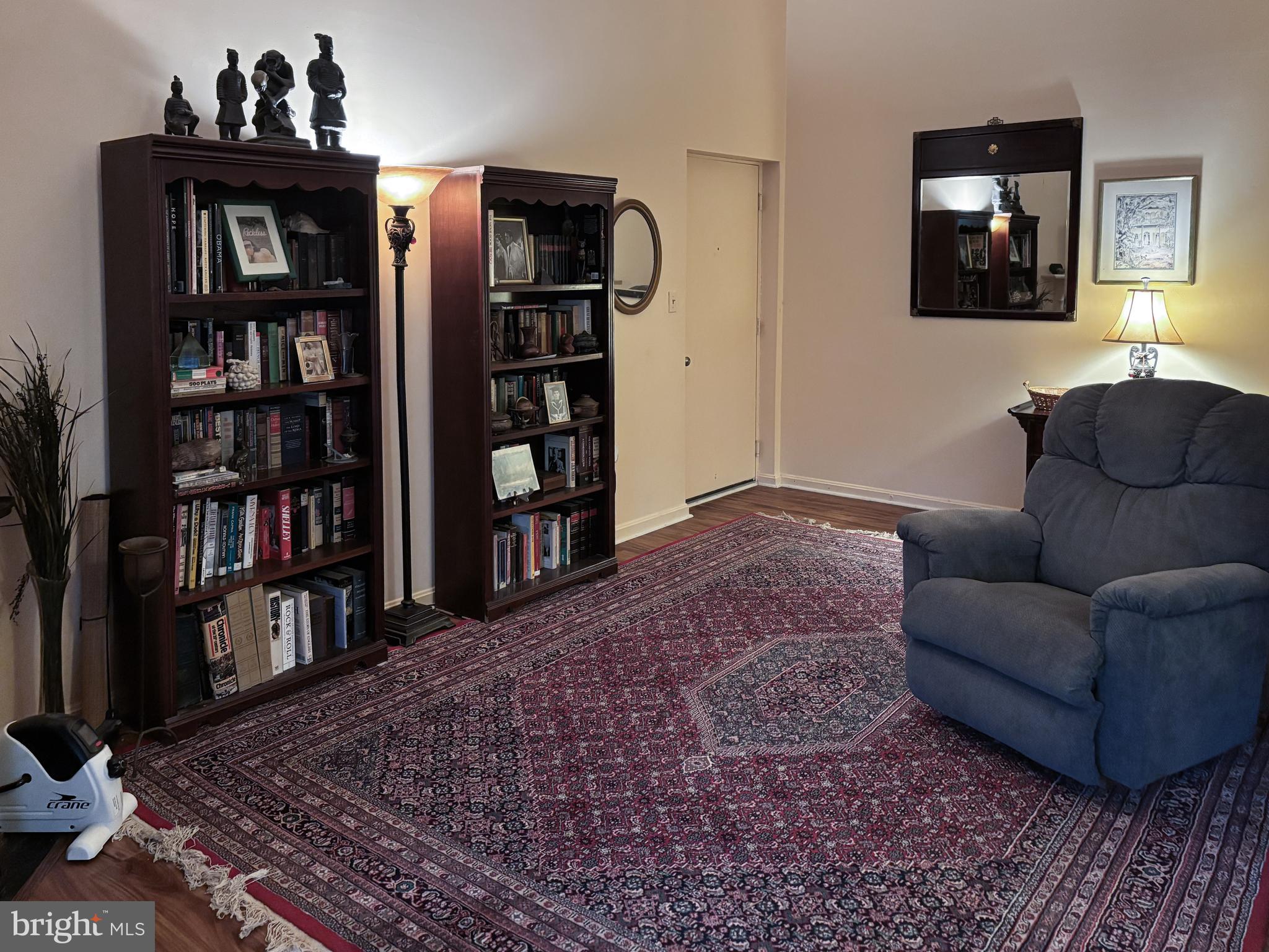 CROMWELL FOUNTAIN - Residential