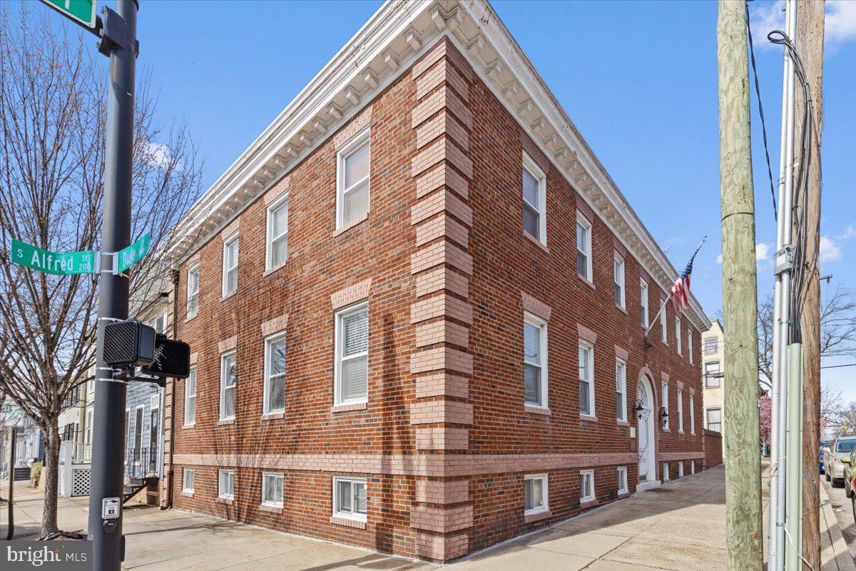 OLD TOWN - Commercial Sale