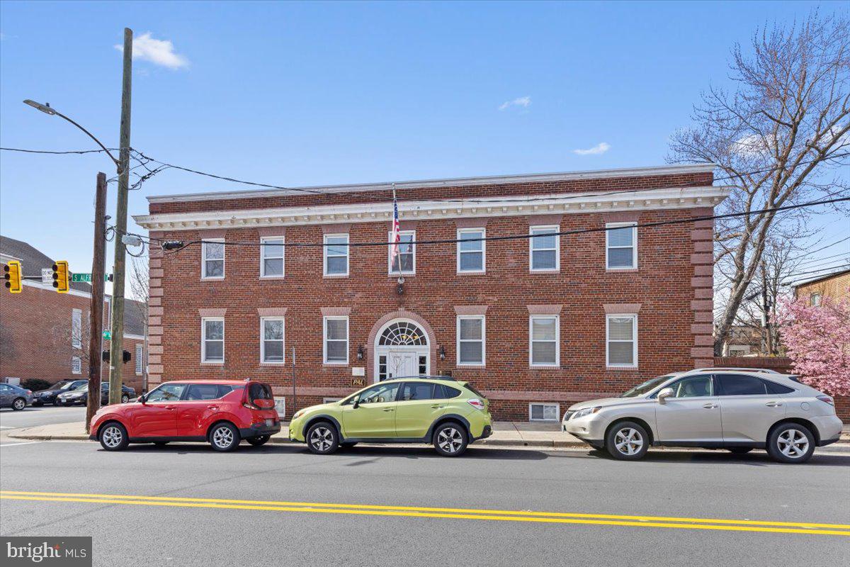 OLD TOWN - Commercial Sale