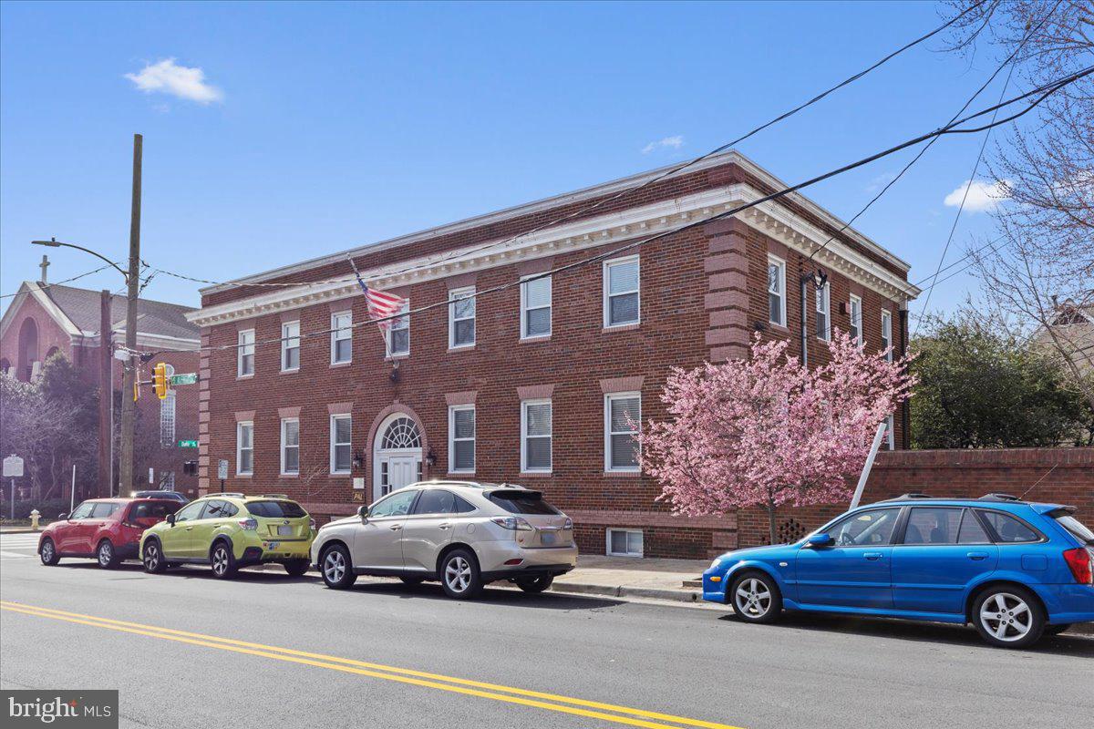 OLD TOWN - Commercial Sale