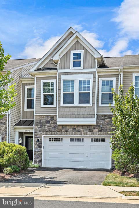 Townhouse For Sale - 42350 Benfold Square<br/> BRAMBLETON, VA 20148