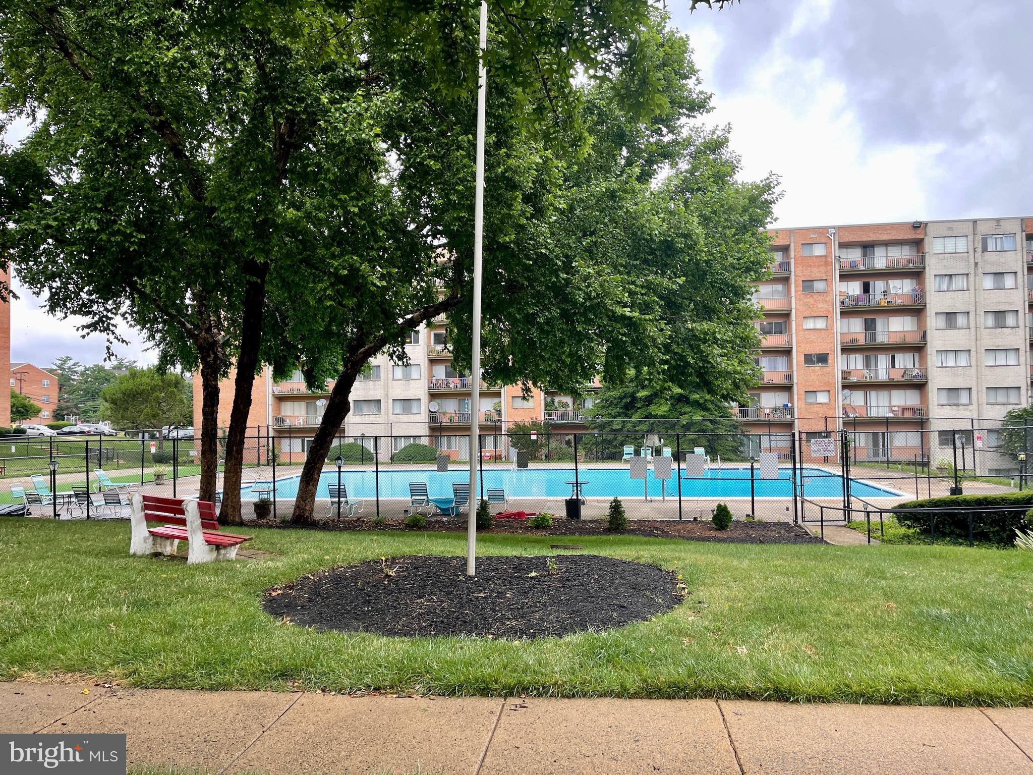 THE SEASONS - Residential