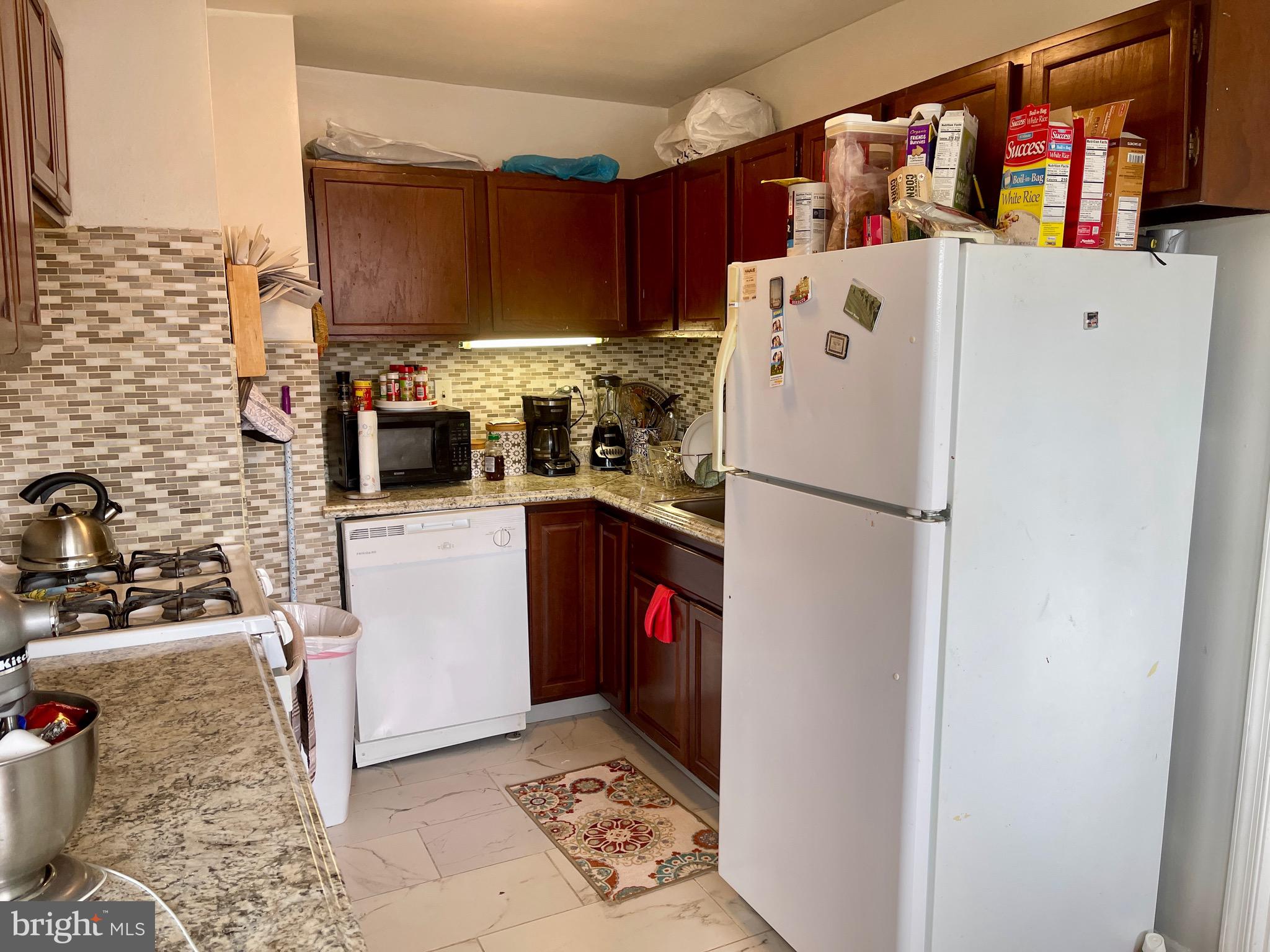 THE SEASONS - Residential