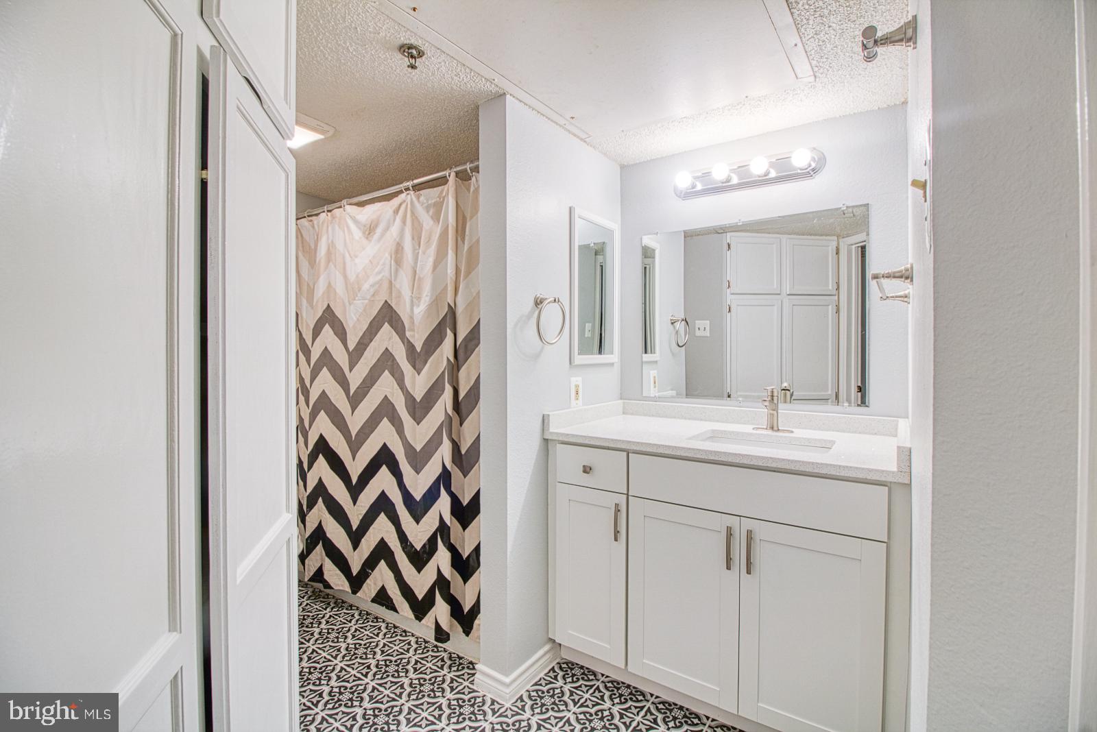 FOUNTAINS AT MCLEAN - Residential Lease