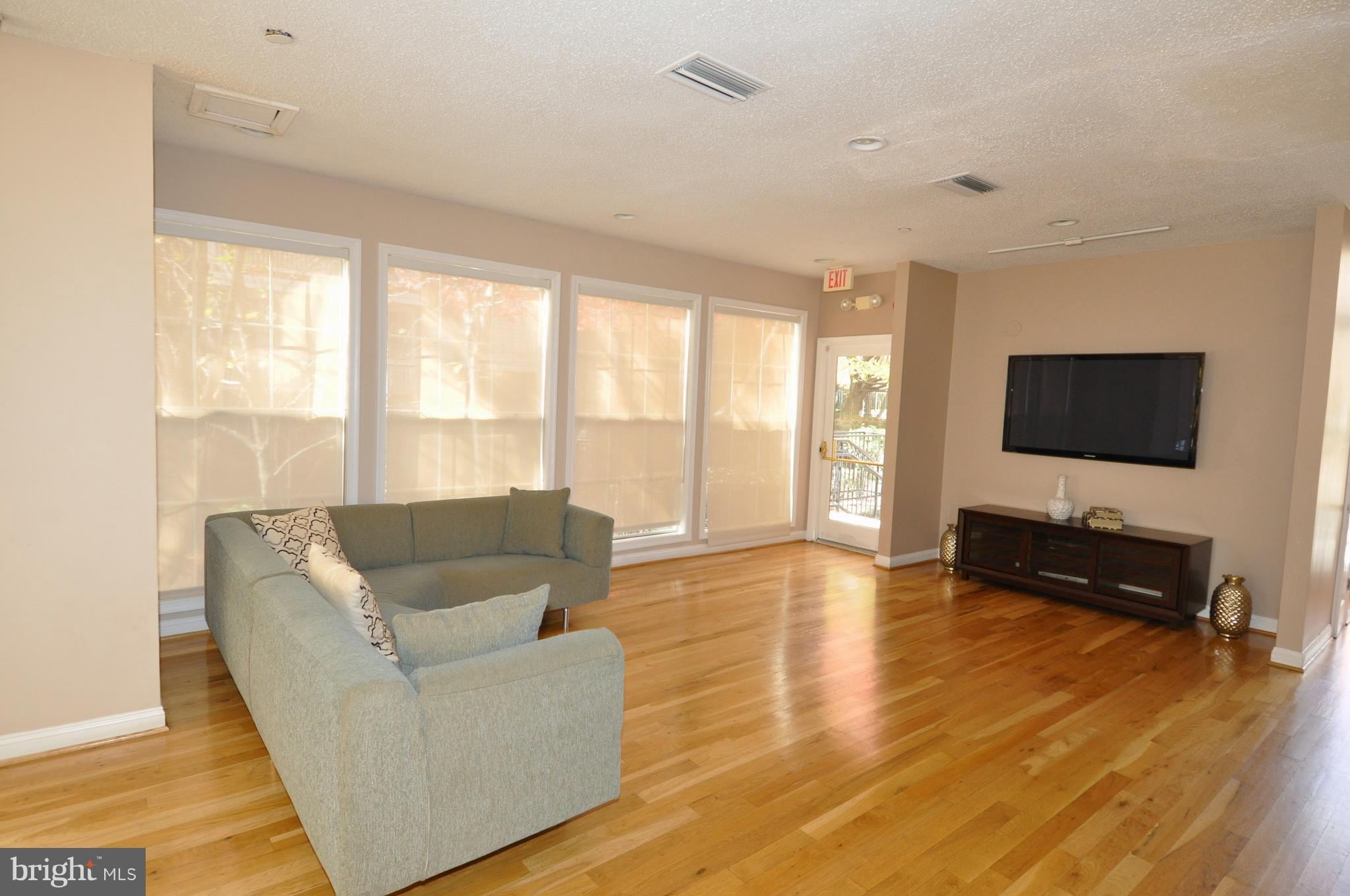 FOUNTAINS AT MCLEAN - Residential Lease