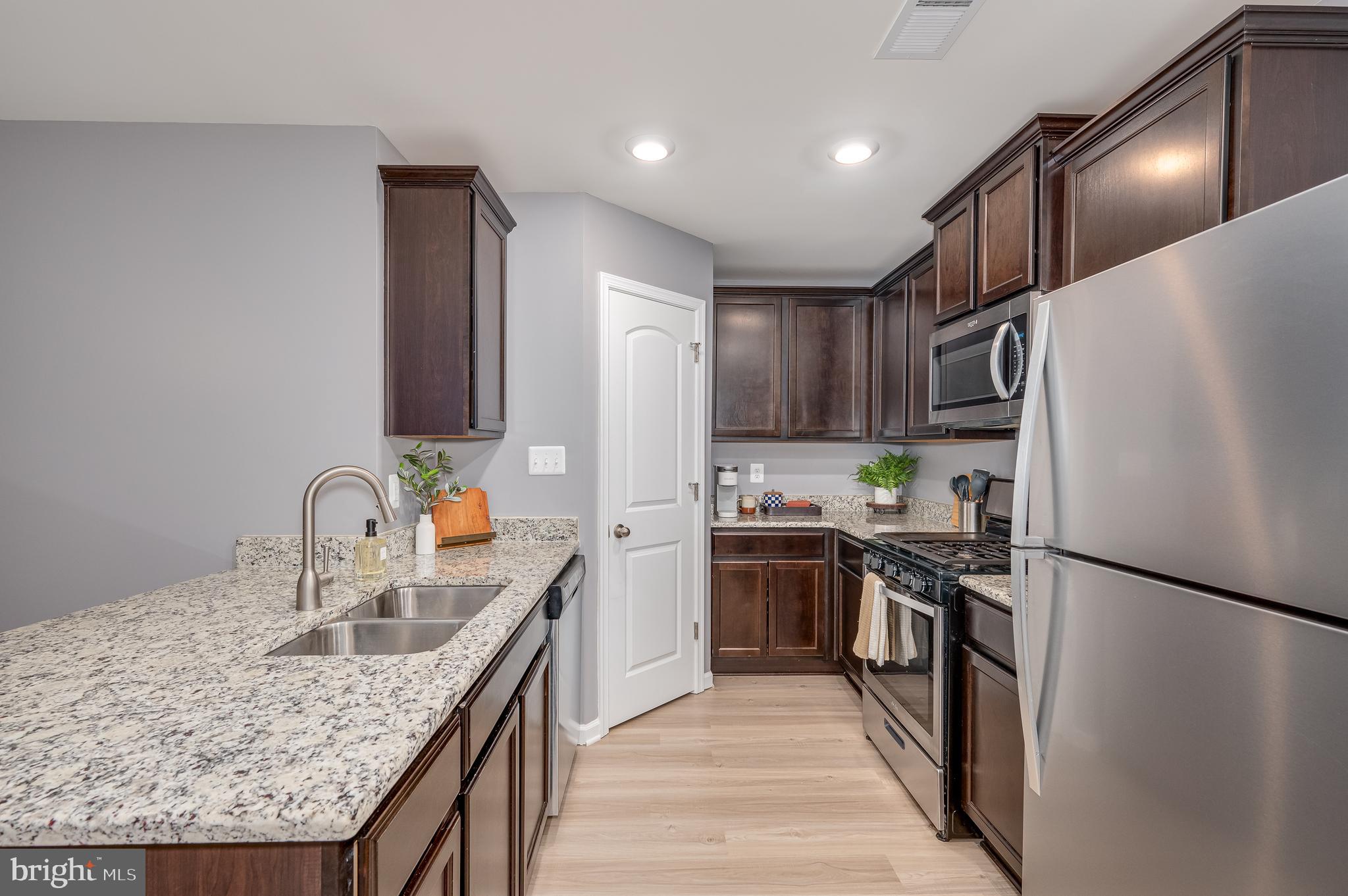 MCGINNIS POINT - Residential