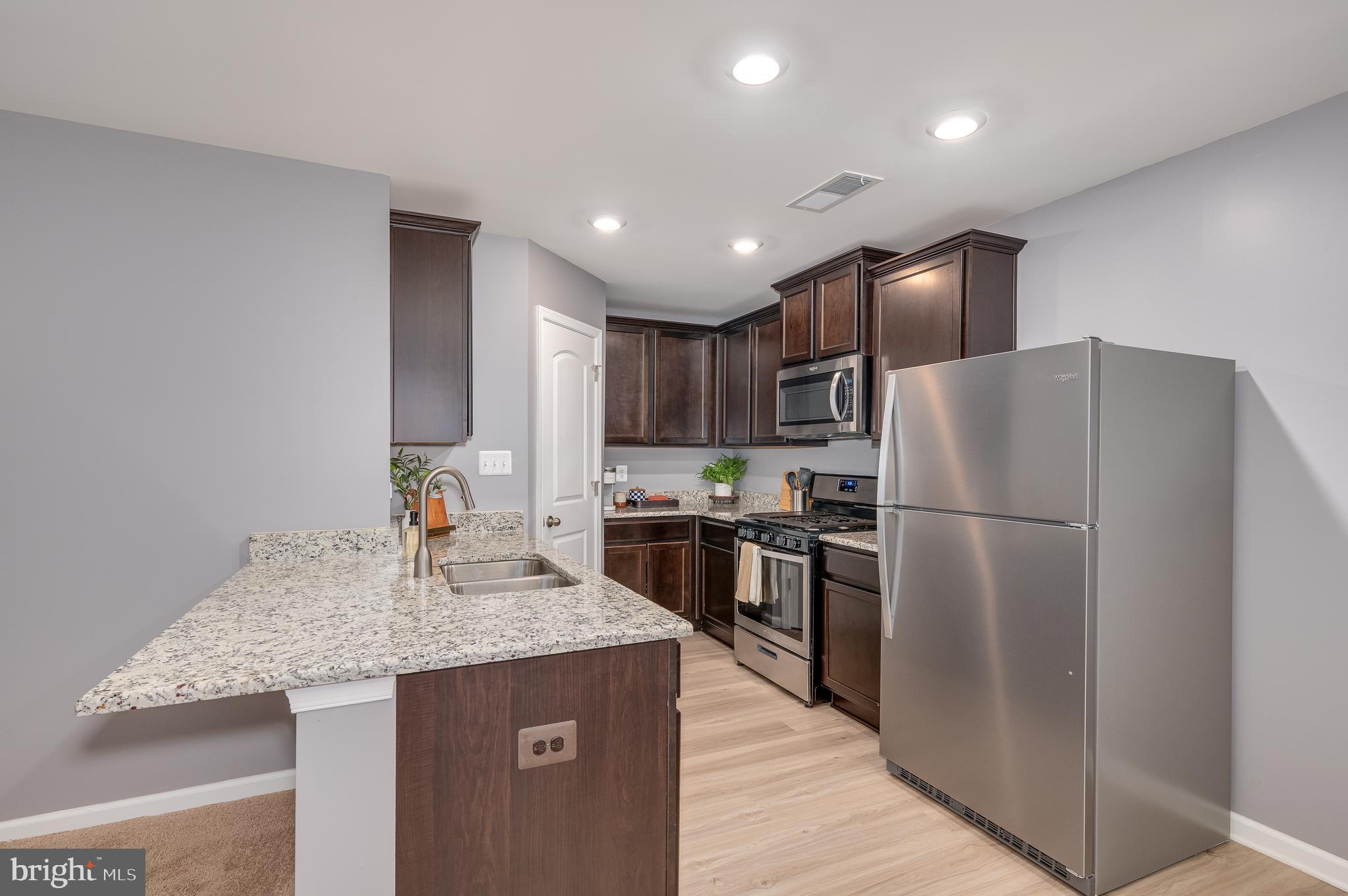 MCGINNIS POINT - Residential