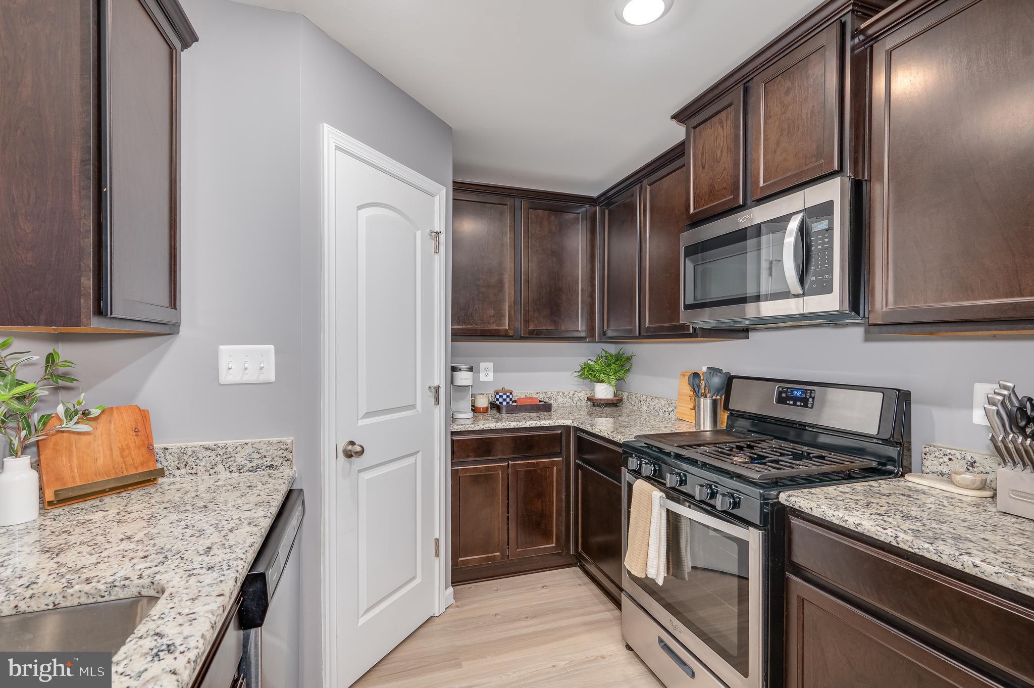 MCGINNIS POINT - Residential