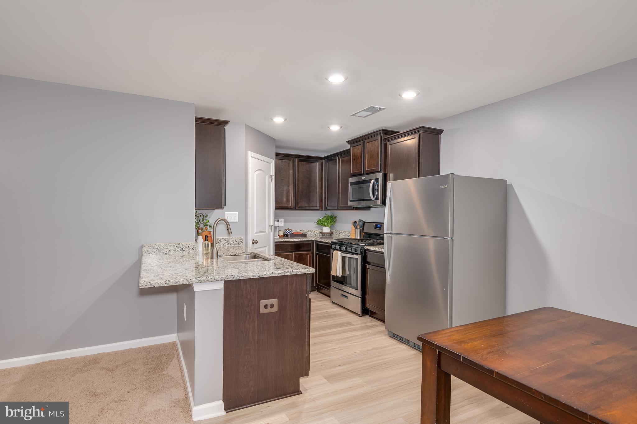 MCGINNIS POINT - Residential