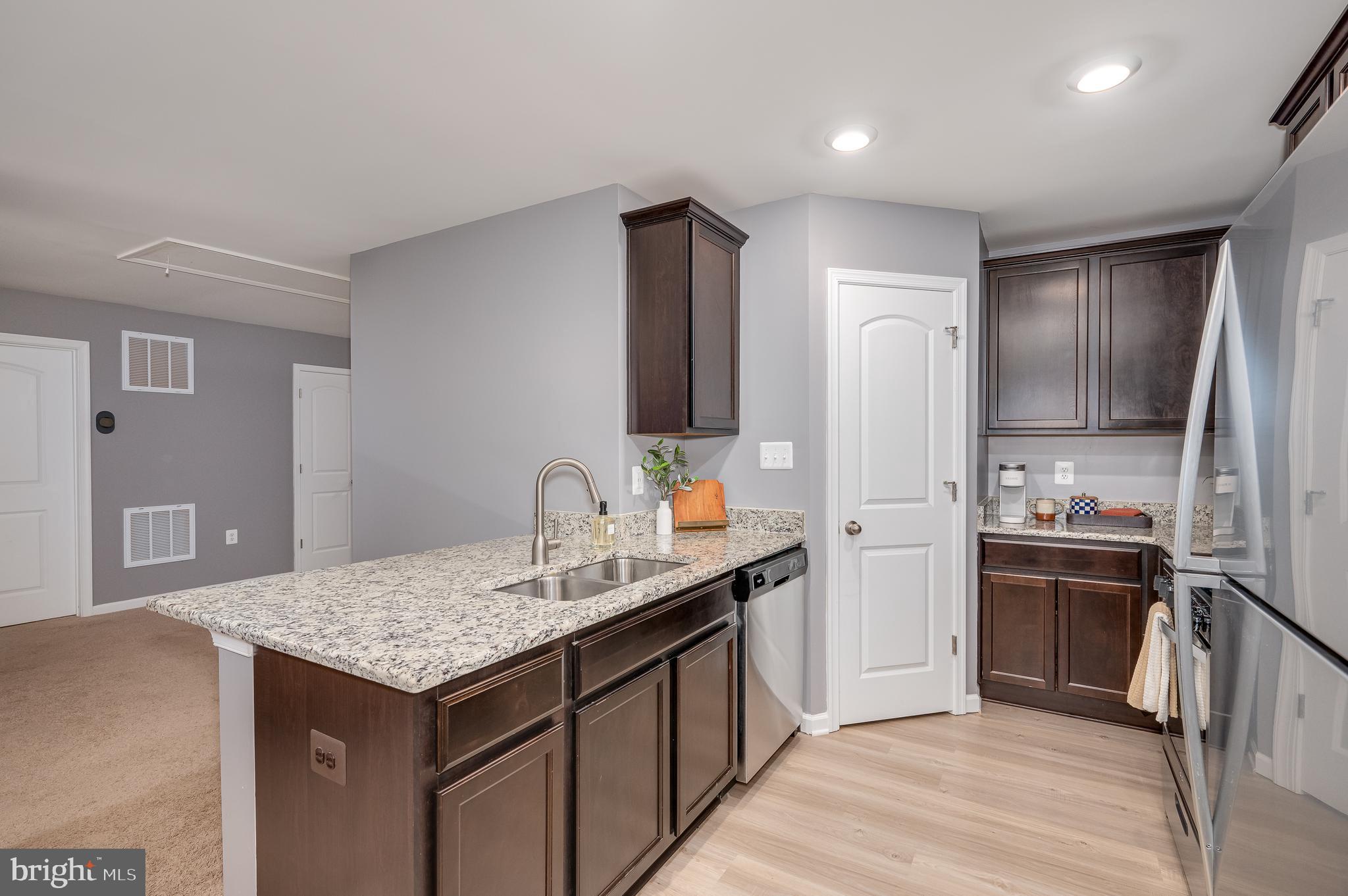 MCGINNIS POINT - Residential