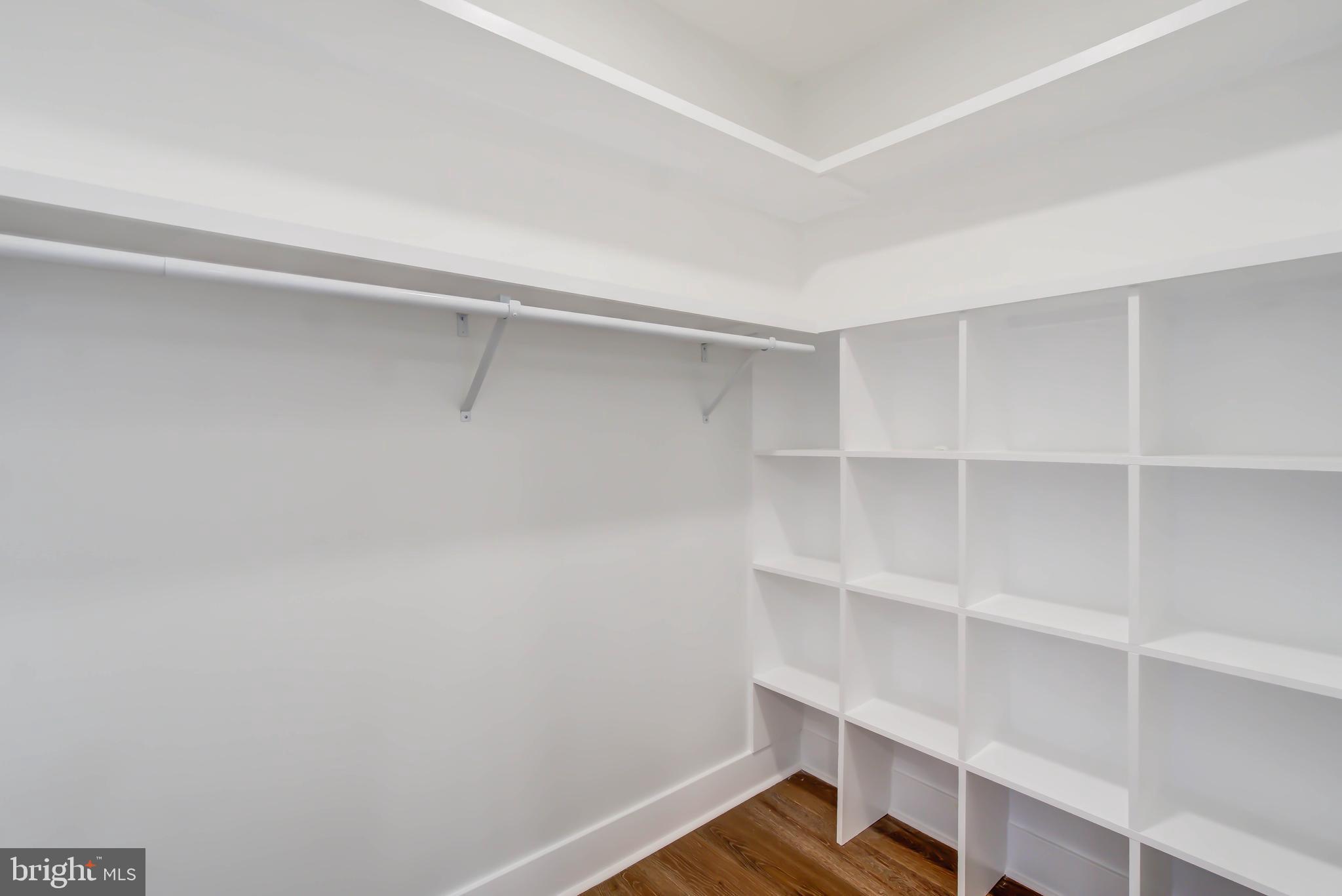 CRESTHAVEN - Residential