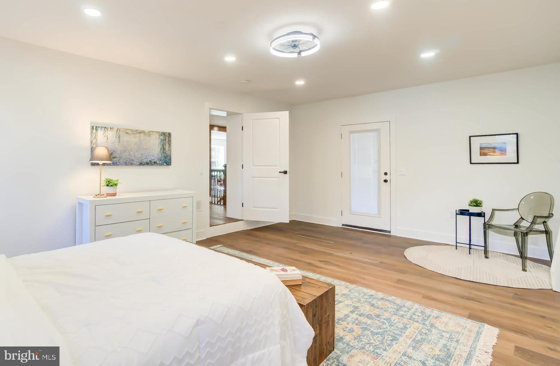 CRESTHAVEN - Residential