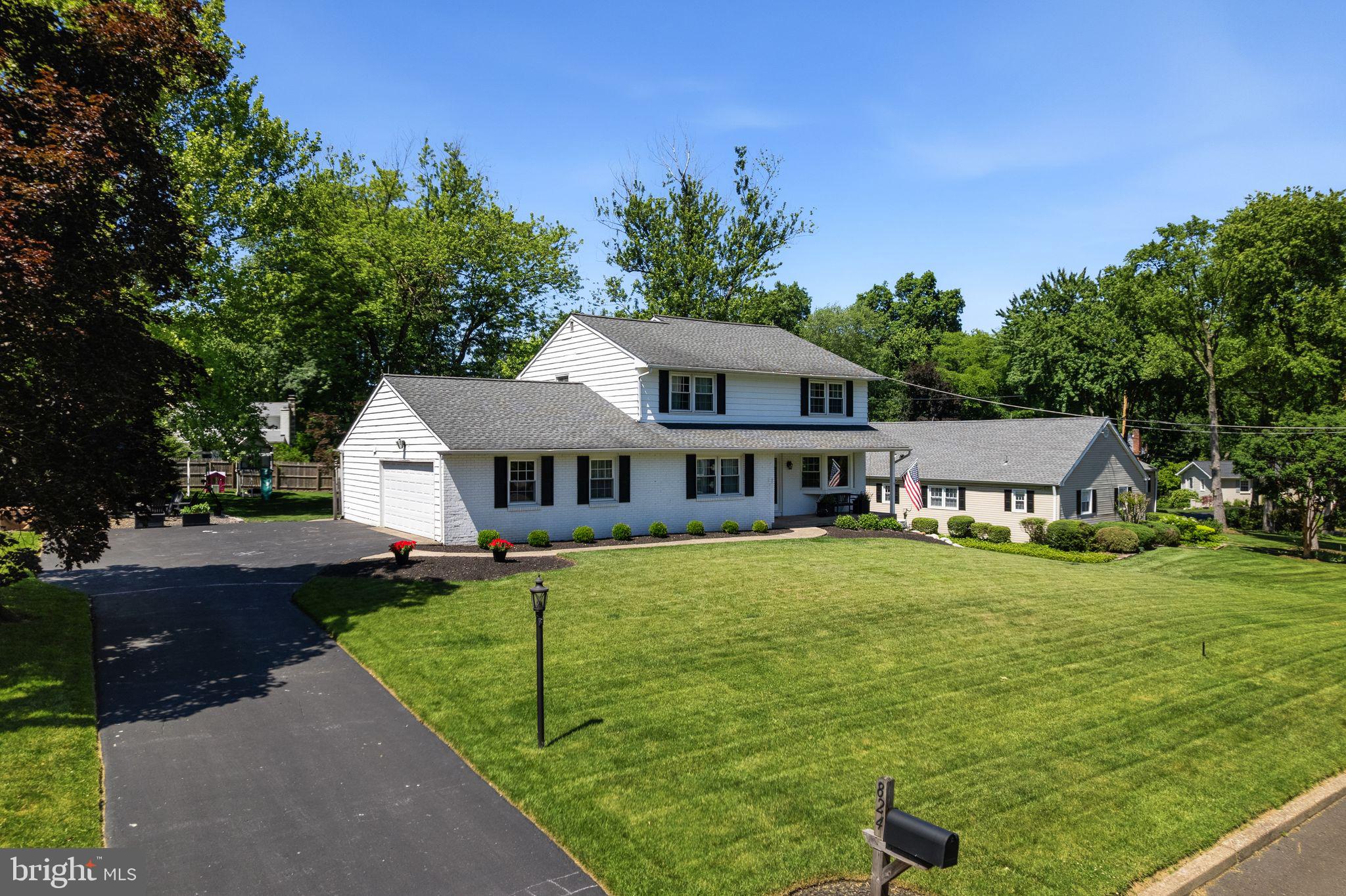 824 QUEENS DRIVE