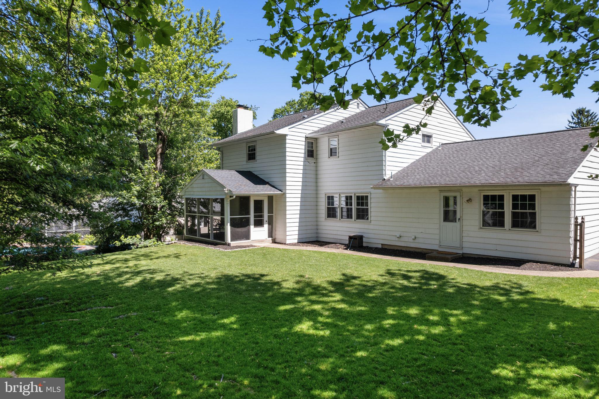 824 QUEENS DRIVE