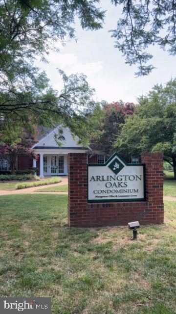 ARLINGTON OAKS - Residential Lease