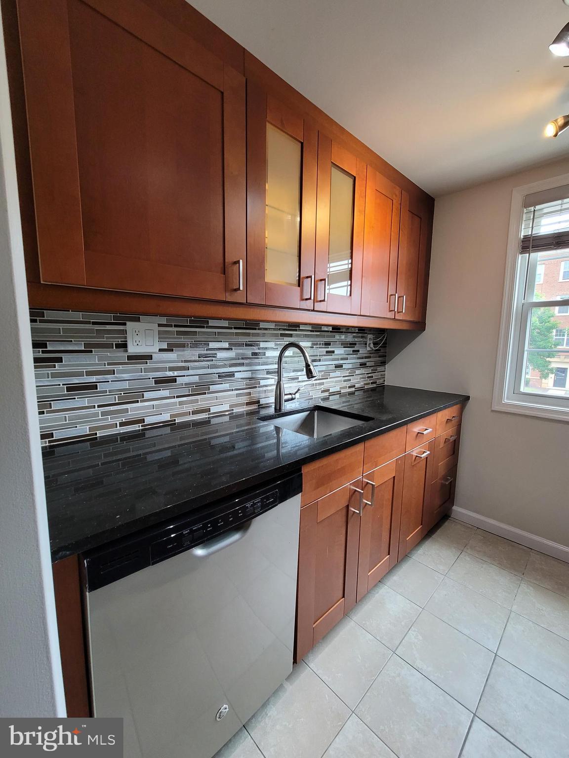 ARLINGTON OAKS - Residential Lease