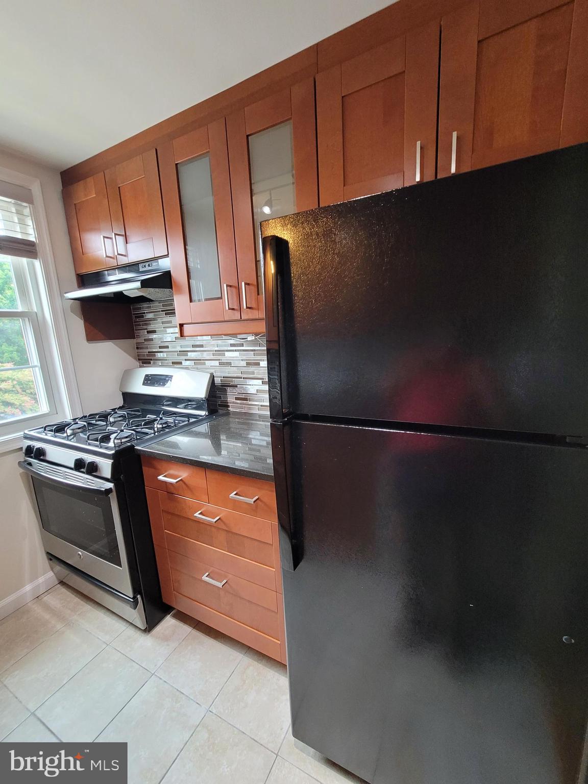 ARLINGTON OAKS - Residential Lease