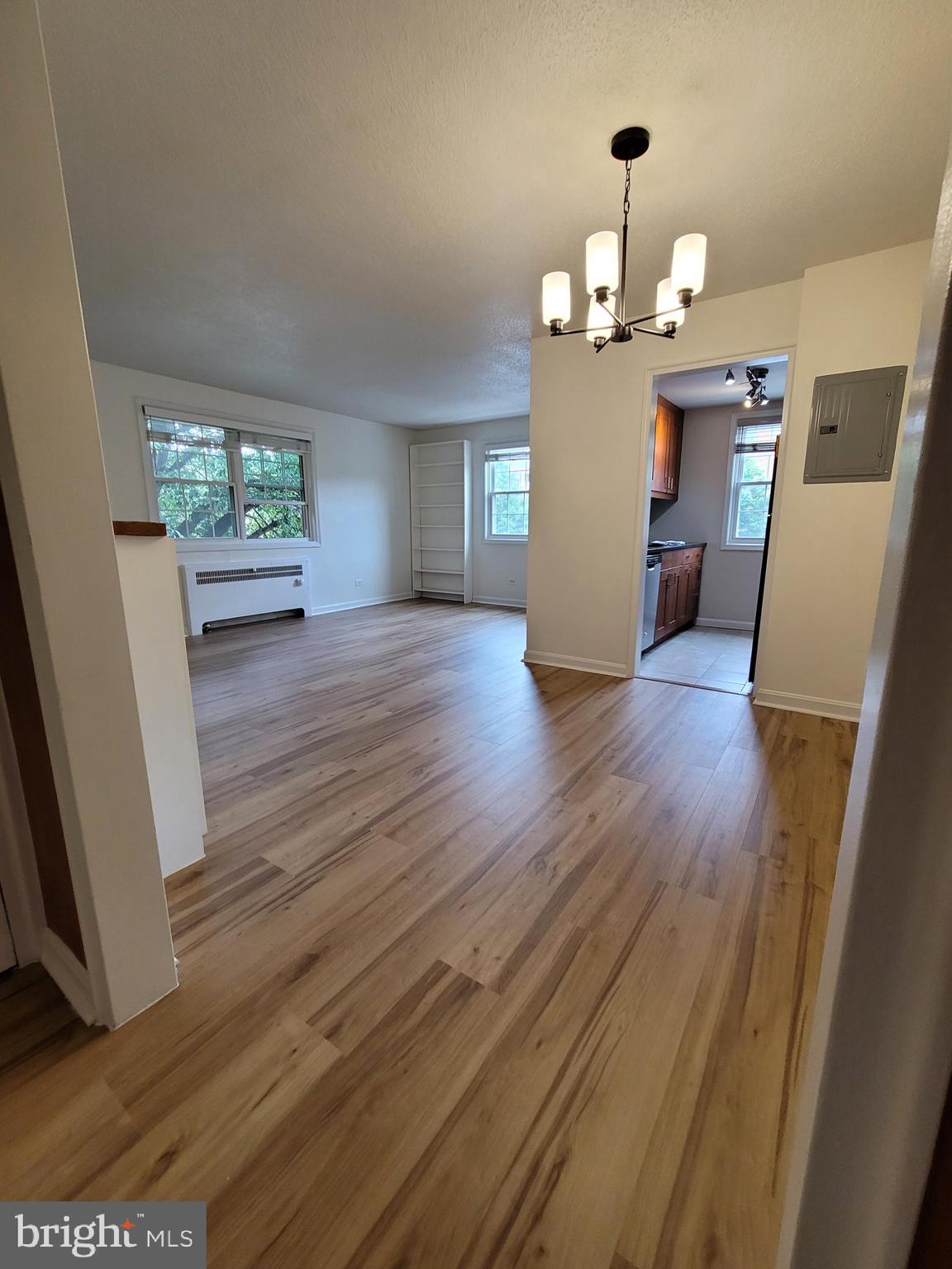 ARLINGTON OAKS - Residential Lease