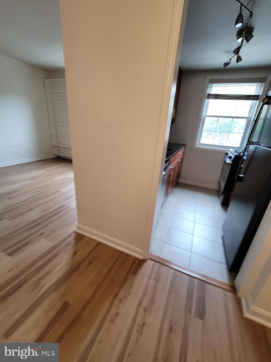 ARLINGTON OAKS - Residential Lease