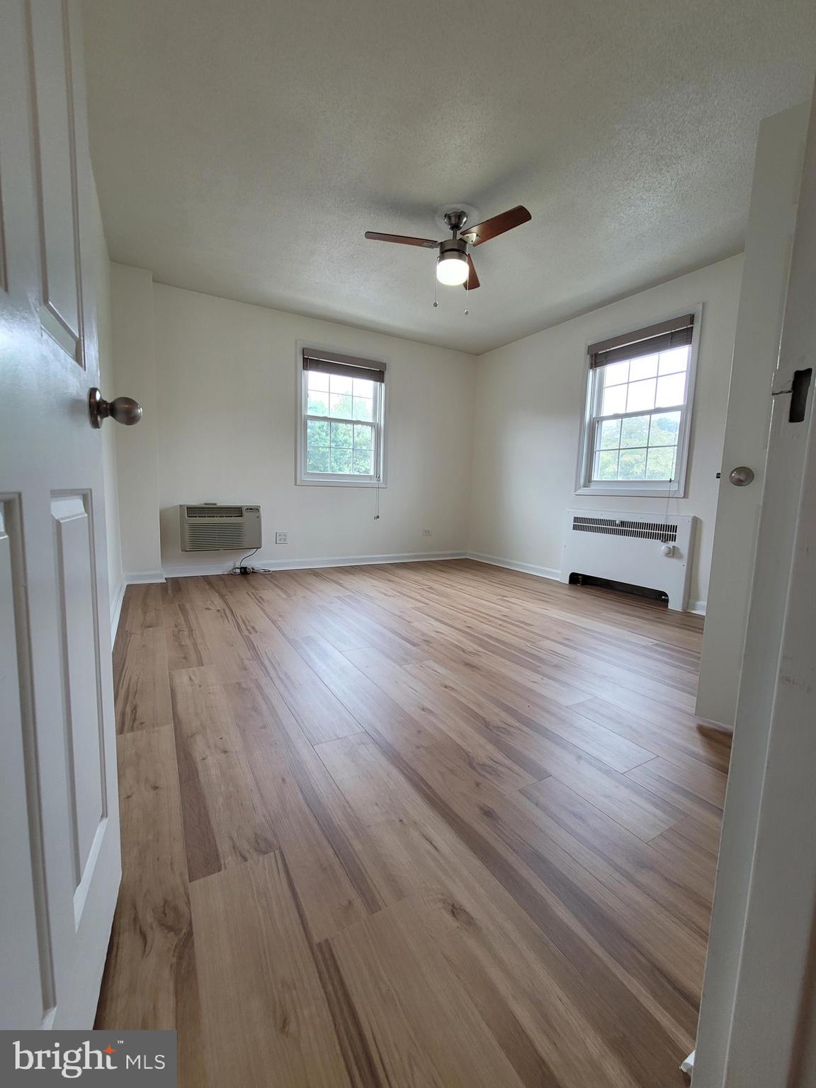 ARLINGTON OAKS - Residential Lease