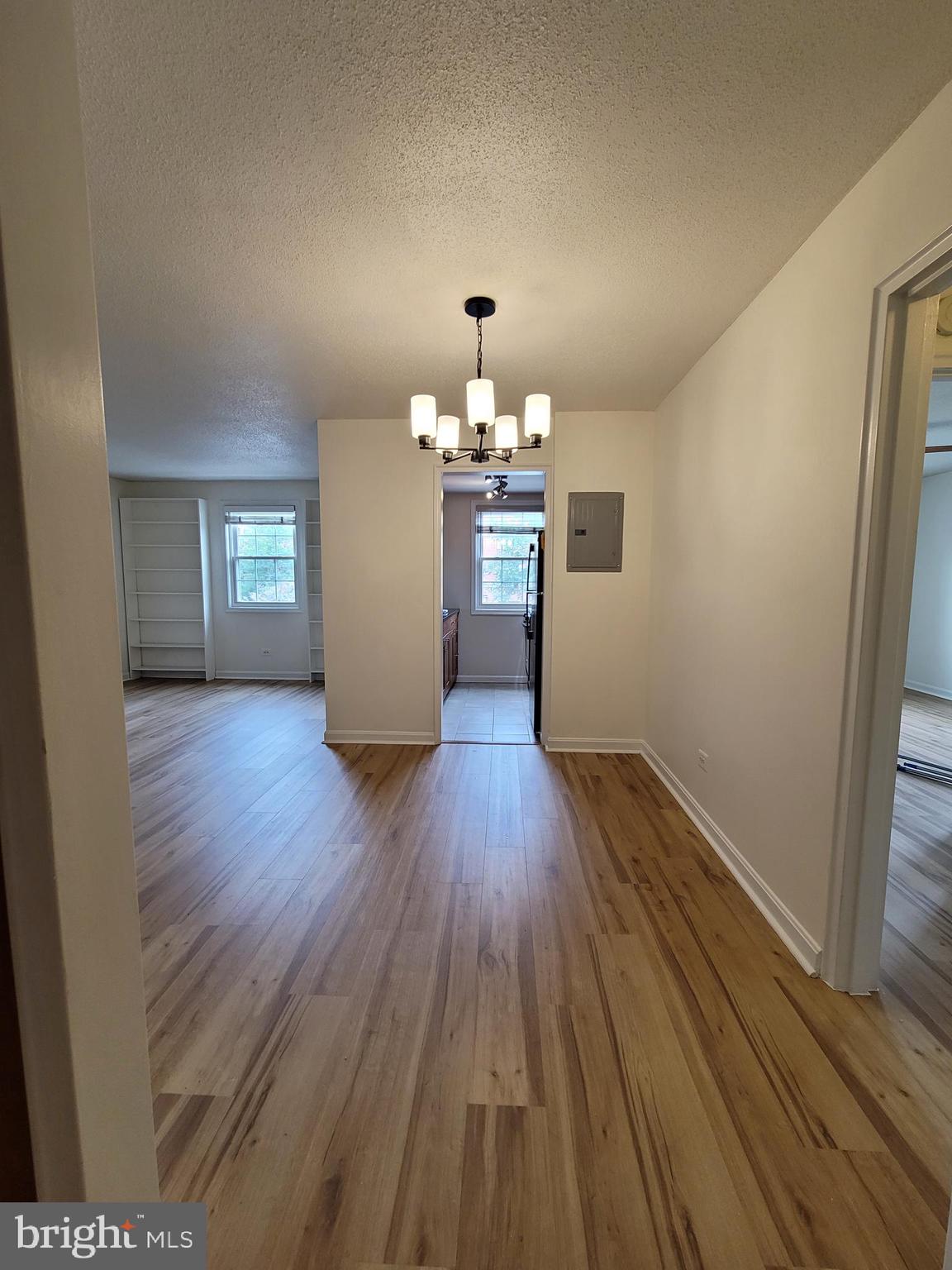 ARLINGTON OAKS - Residential Lease