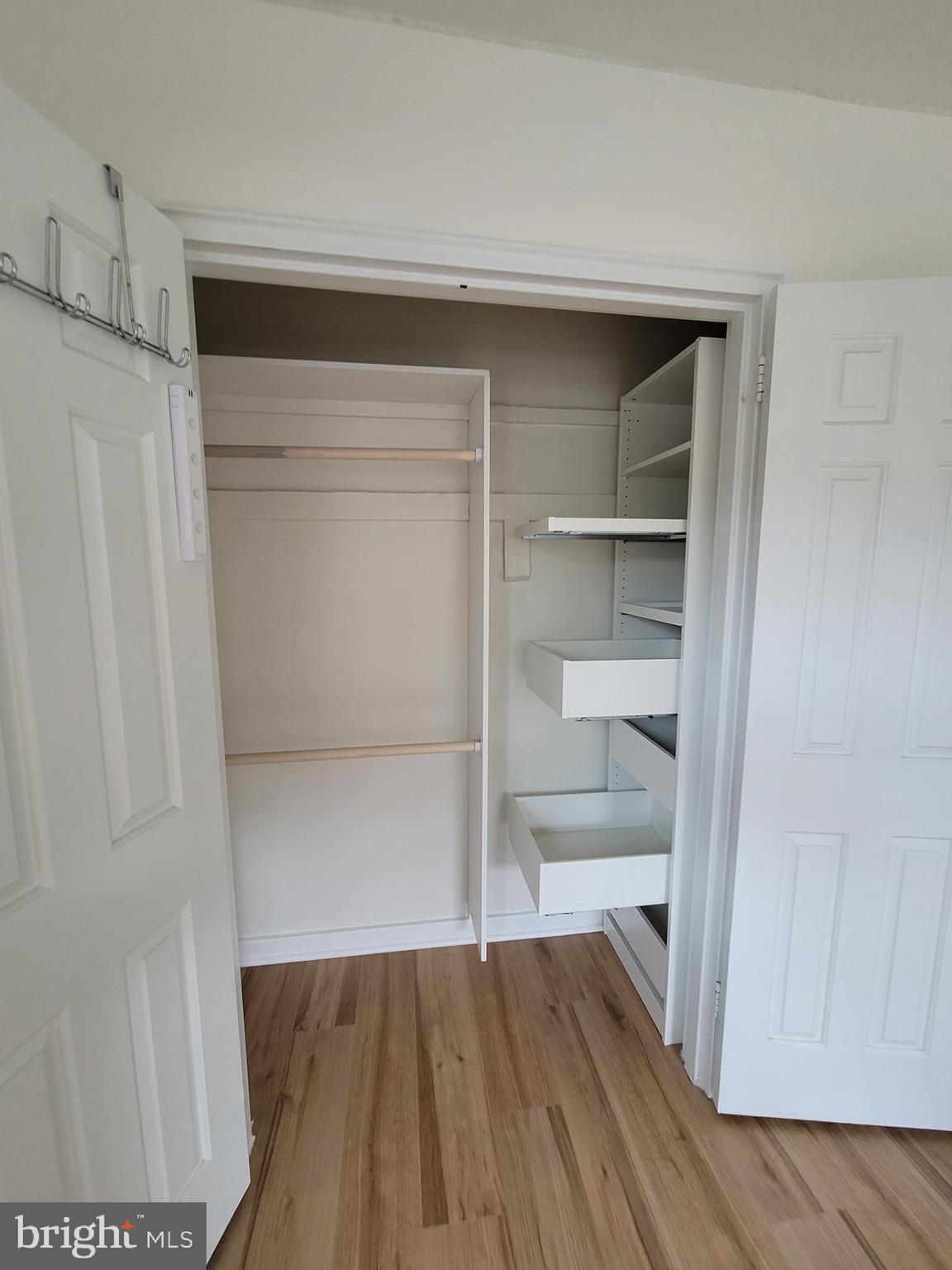 ARLINGTON OAKS - Residential Lease