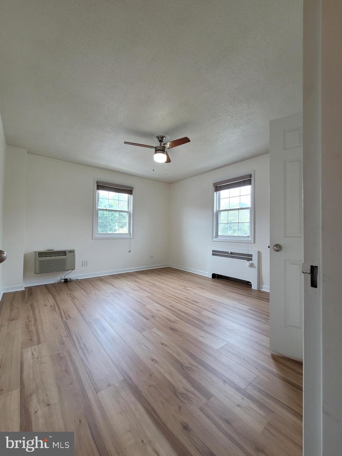 ARLINGTON OAKS - Residential Lease