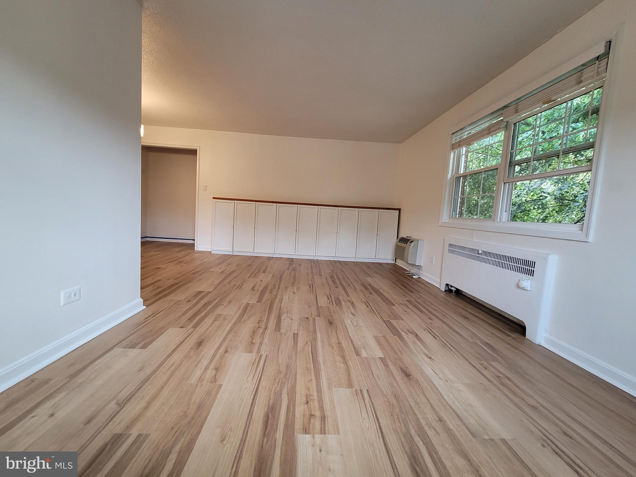 ARLINGTON OAKS - Residential Lease