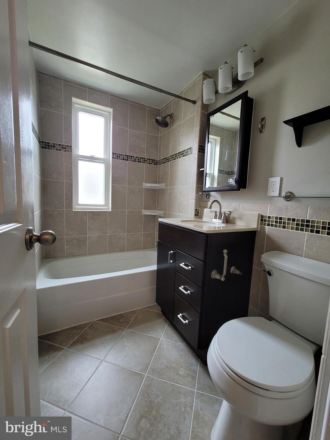 ARLINGTON OAKS - Residential Lease