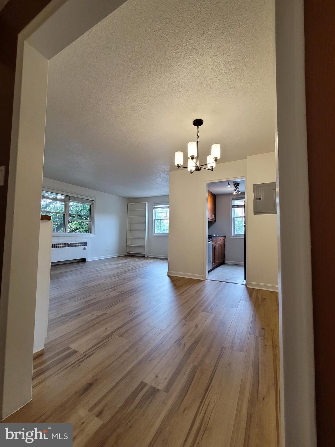 ARLINGTON OAKS - Residential Lease