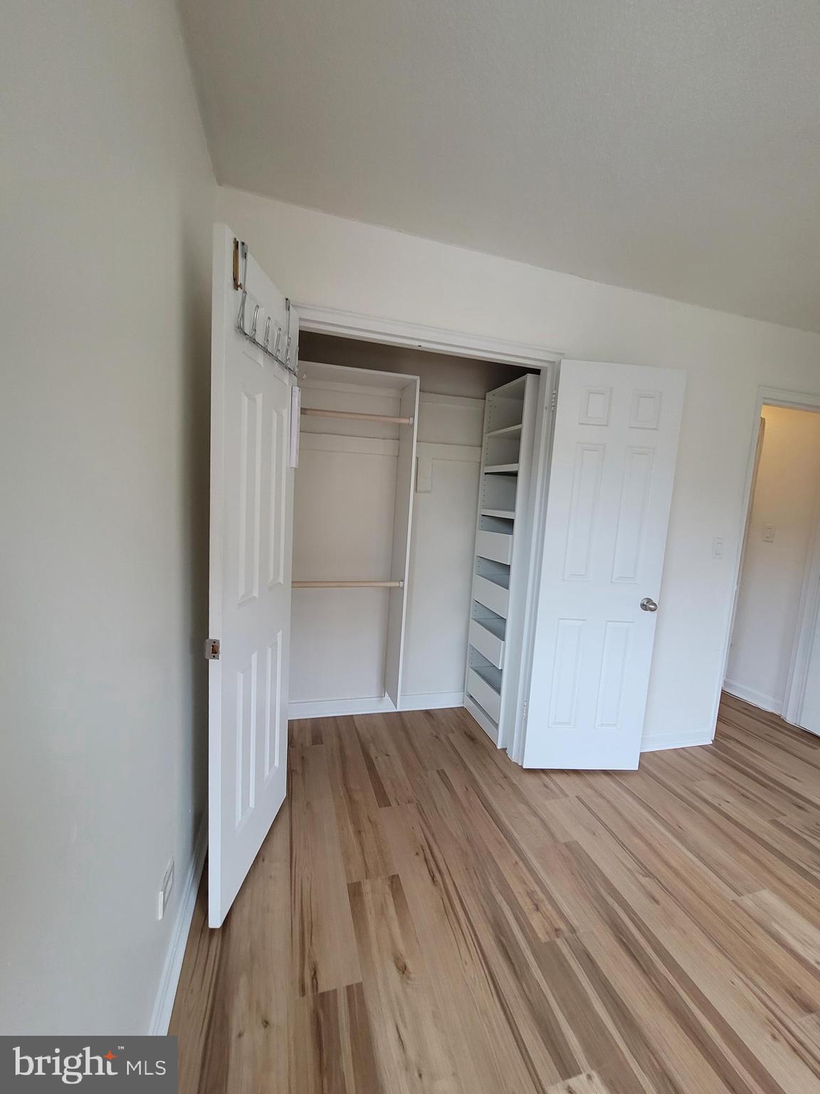 ARLINGTON OAKS - Residential Lease