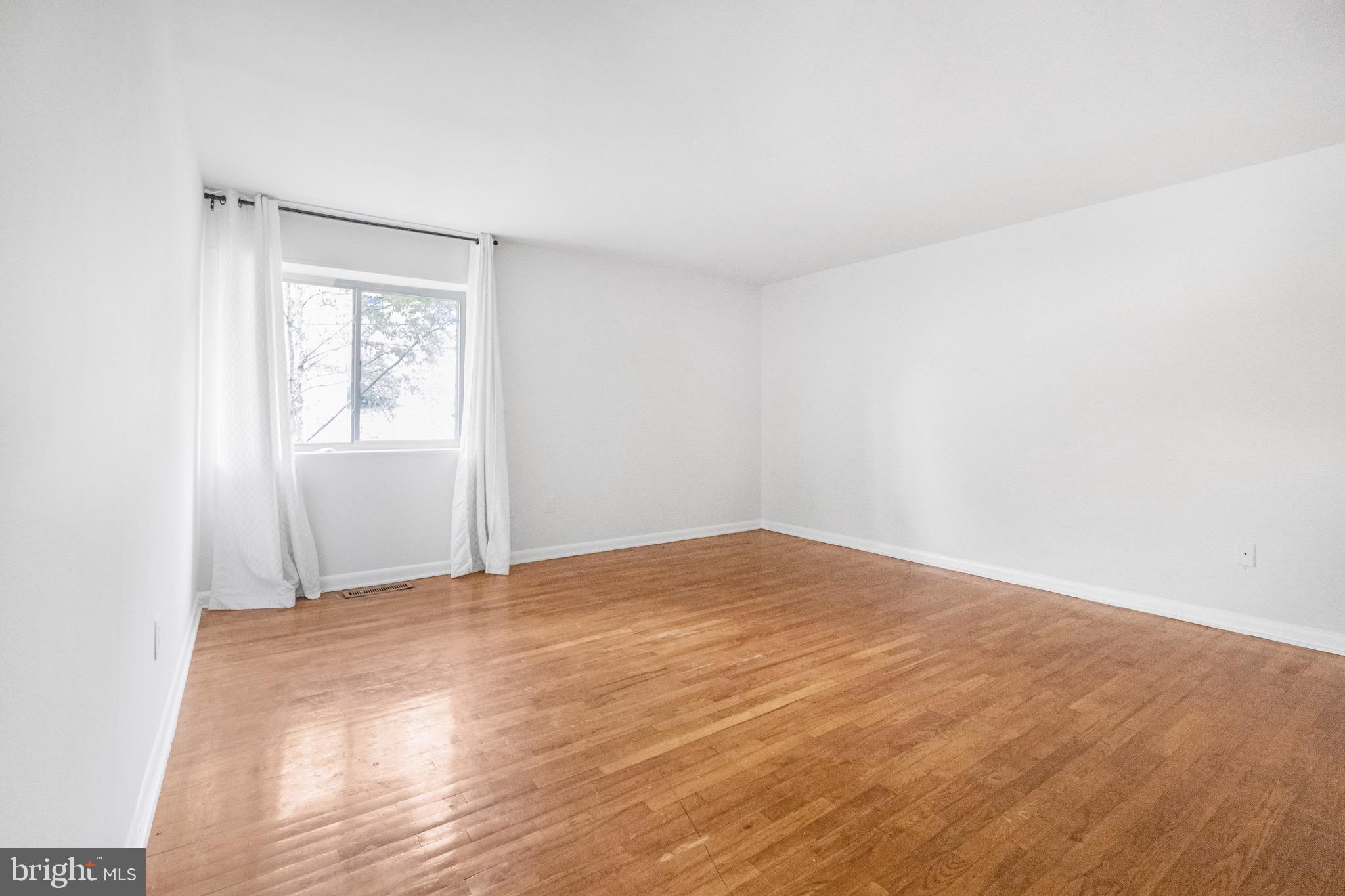 SILVER SPRING - Residential Lease