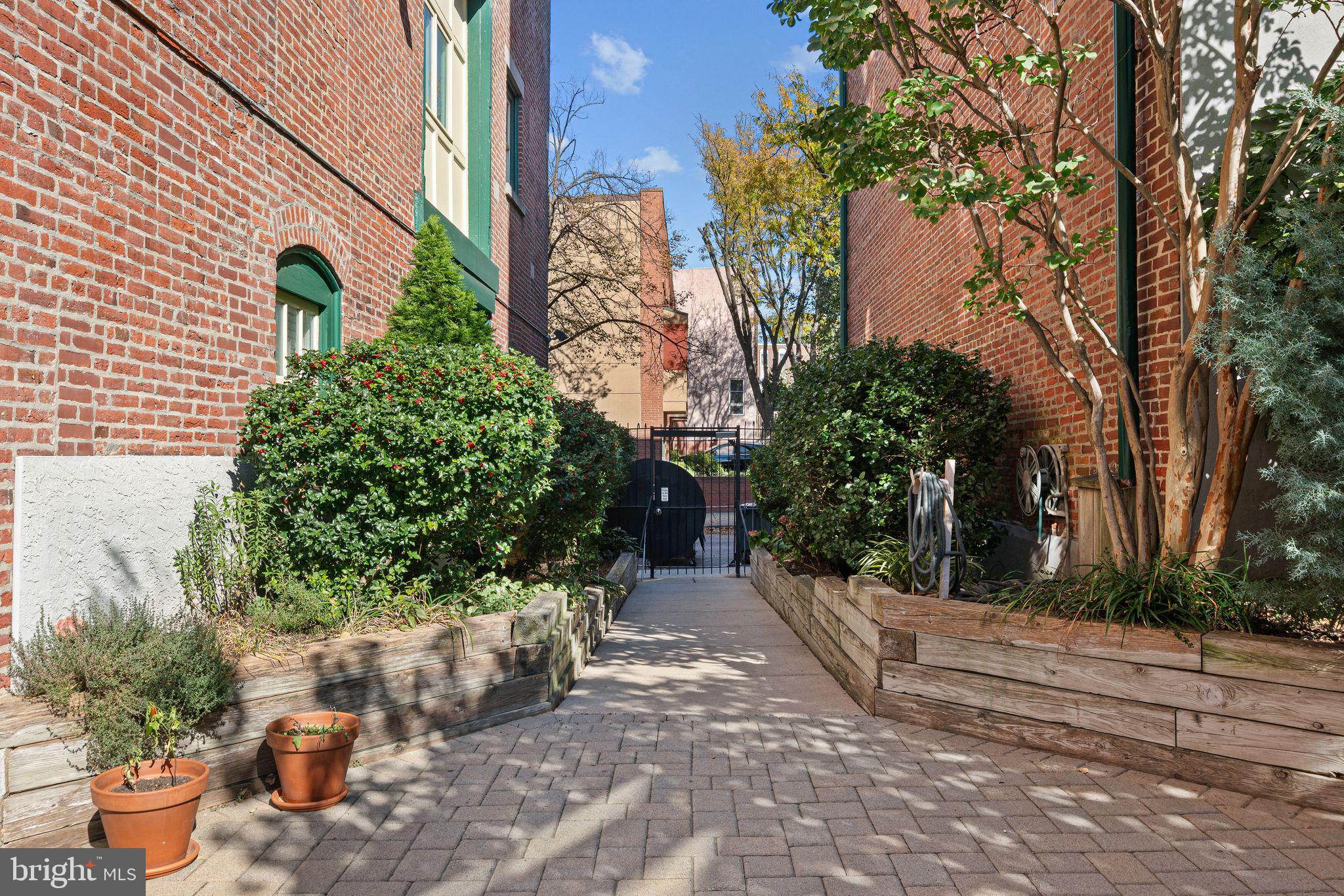 FAIRMOUNT - Residential