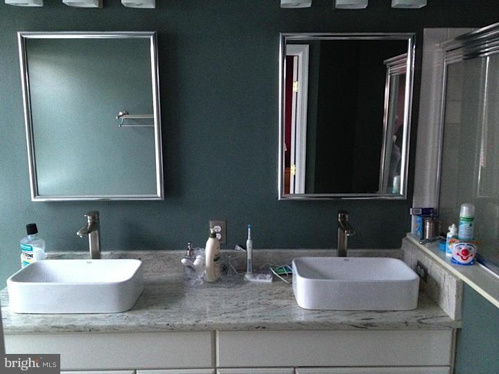 CASCADES - Residential Lease