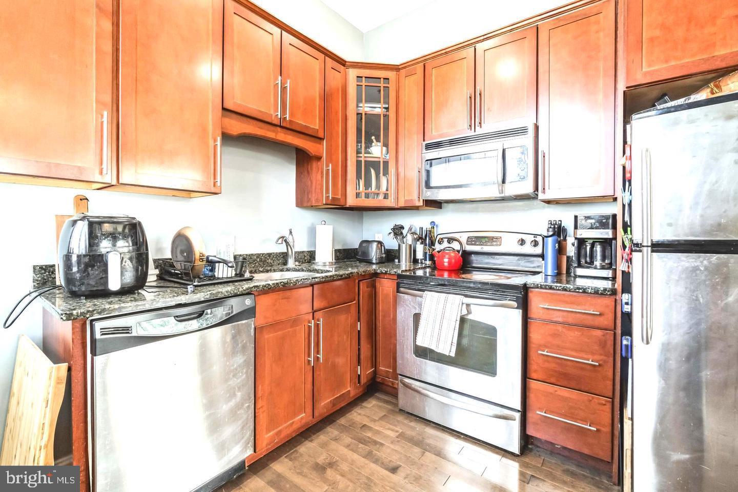 207 RECTOR STREET 2R