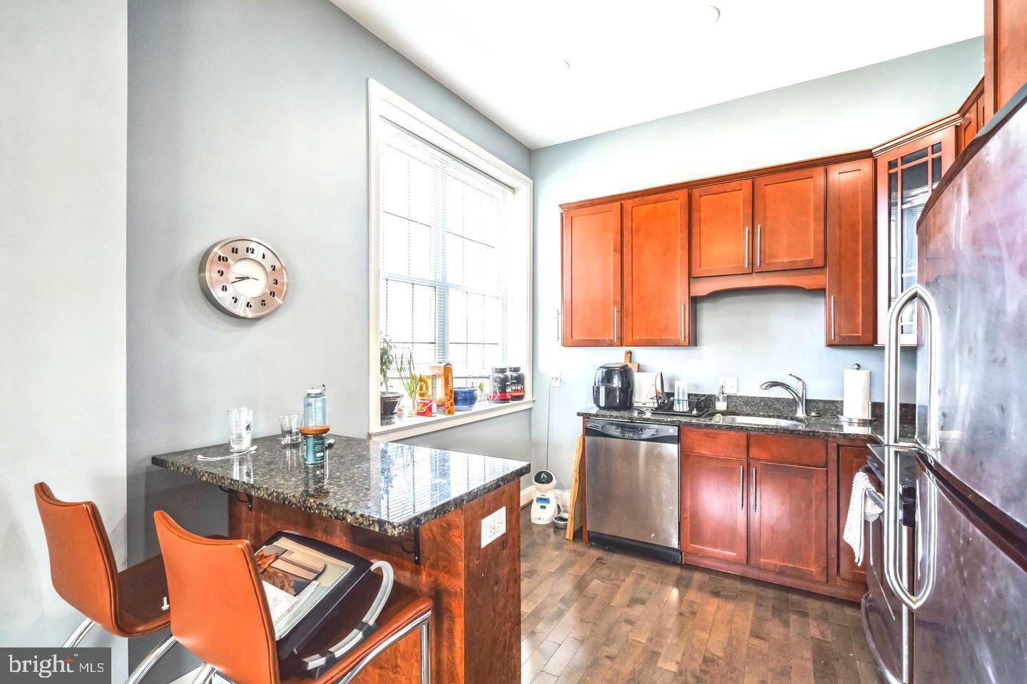 207 RECTOR STREET 2R