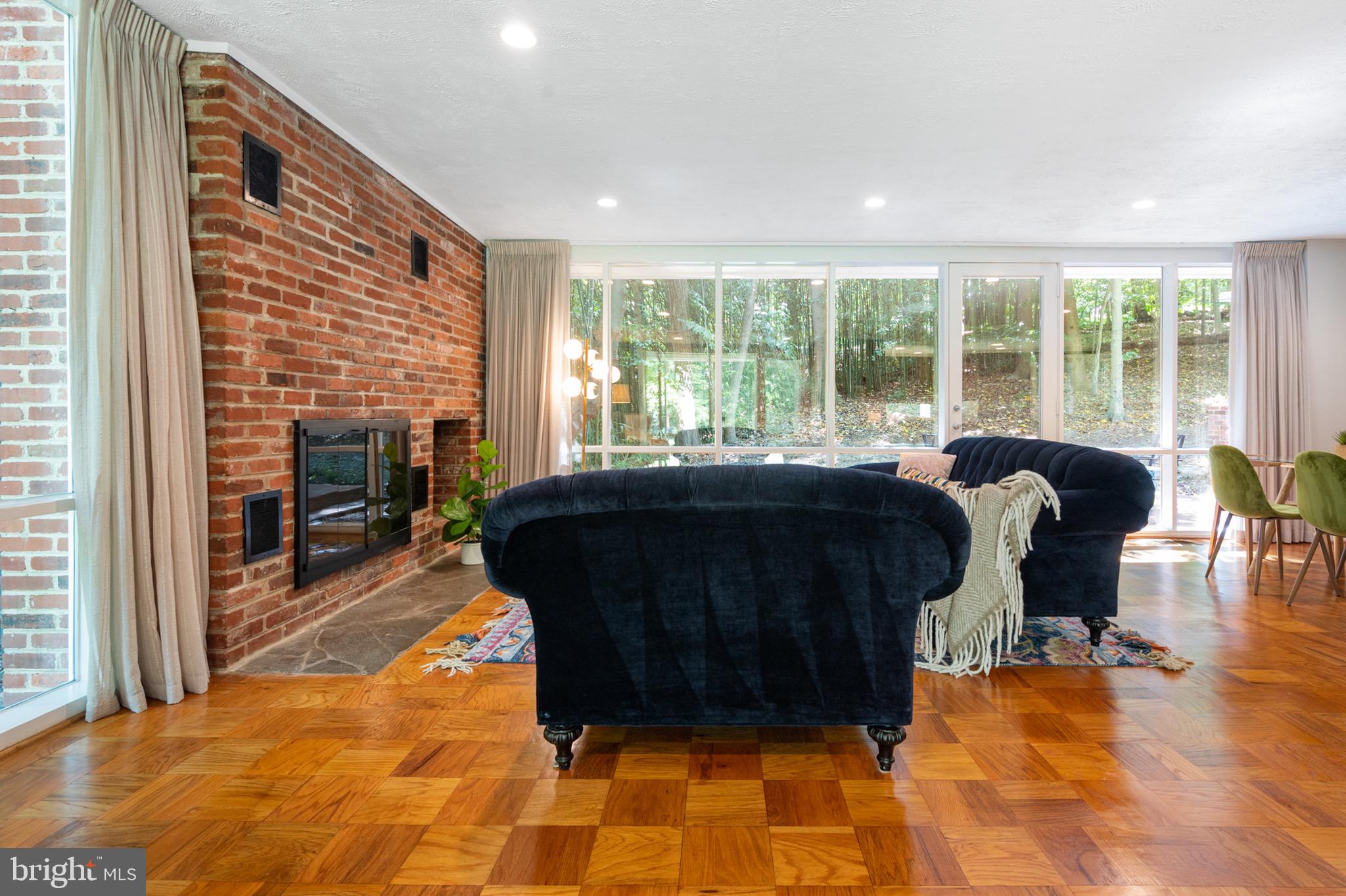 HOLLIN HILLS - Residential