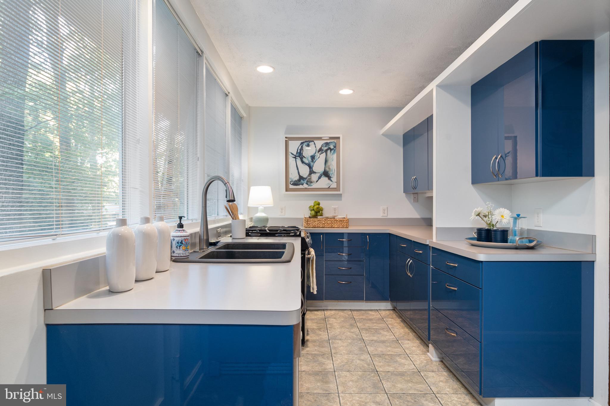 HOLLIN HILLS - Residential